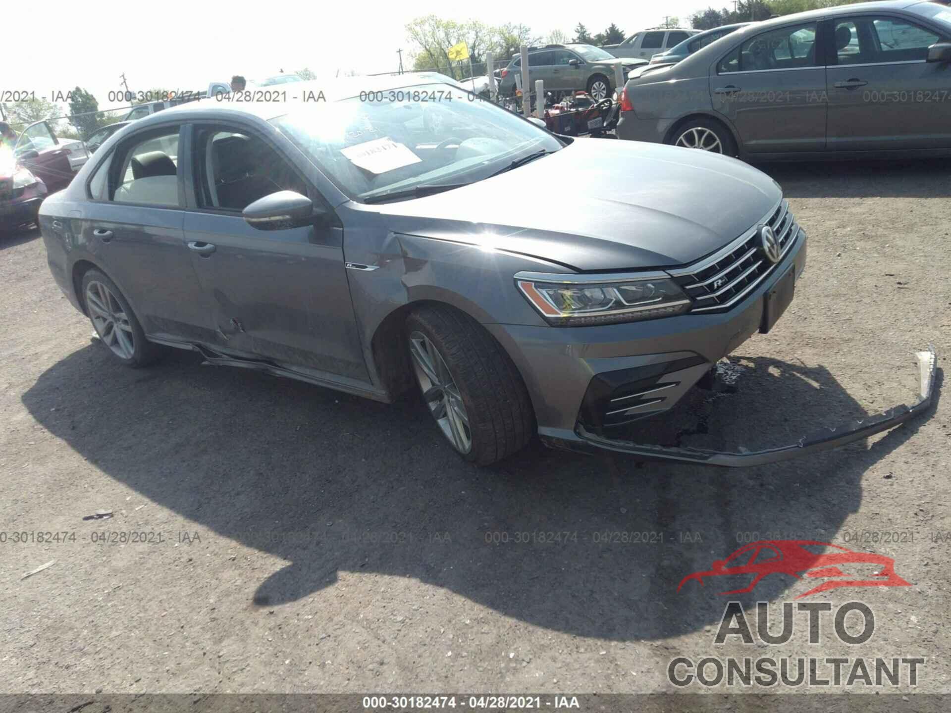 VOLKSWAGEN PASSAT 2018 - 1VWAA7A37JC004711