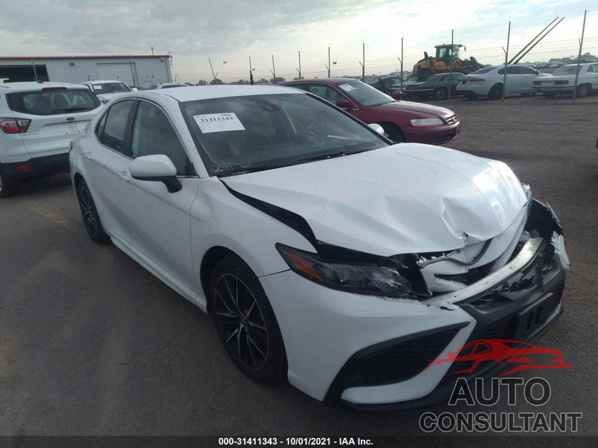 TOYOTA CAMRY 2021 - 4T1G11AKXMU585472