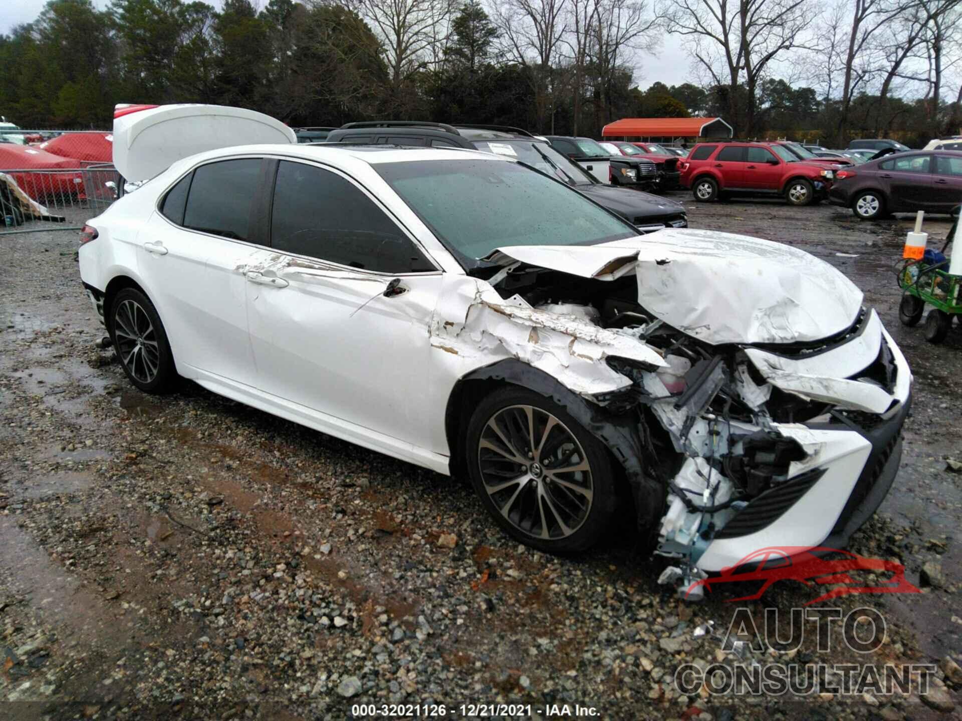 TOYOTA CAMRY 2018 - 4T1B11HK5JU051565