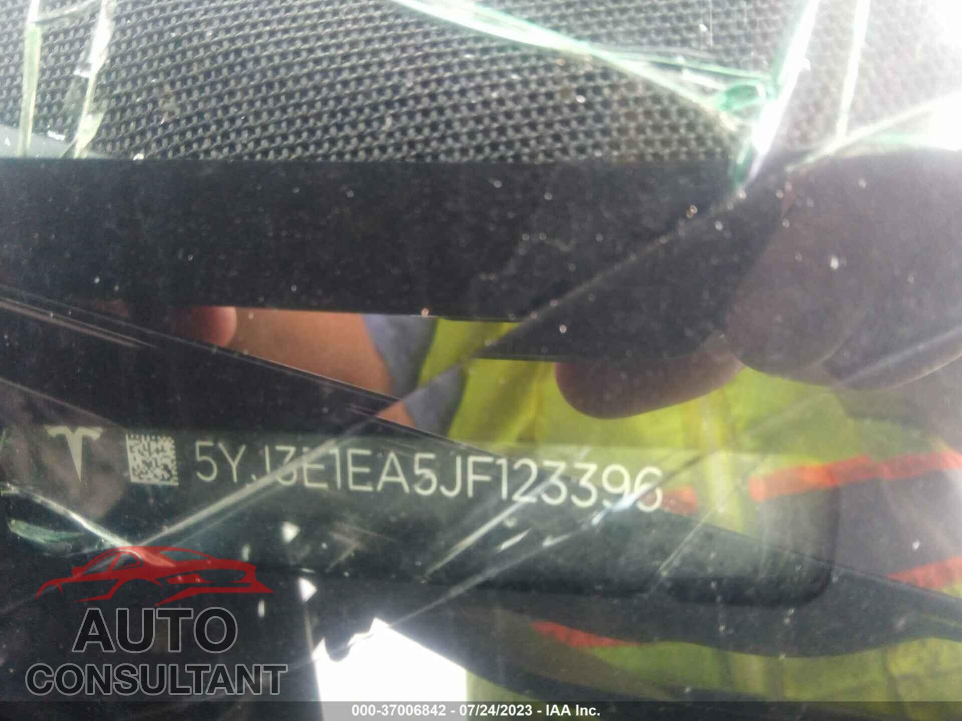 TESLA MODEL 3 2018 - 5YJ3E1EA5JF123396