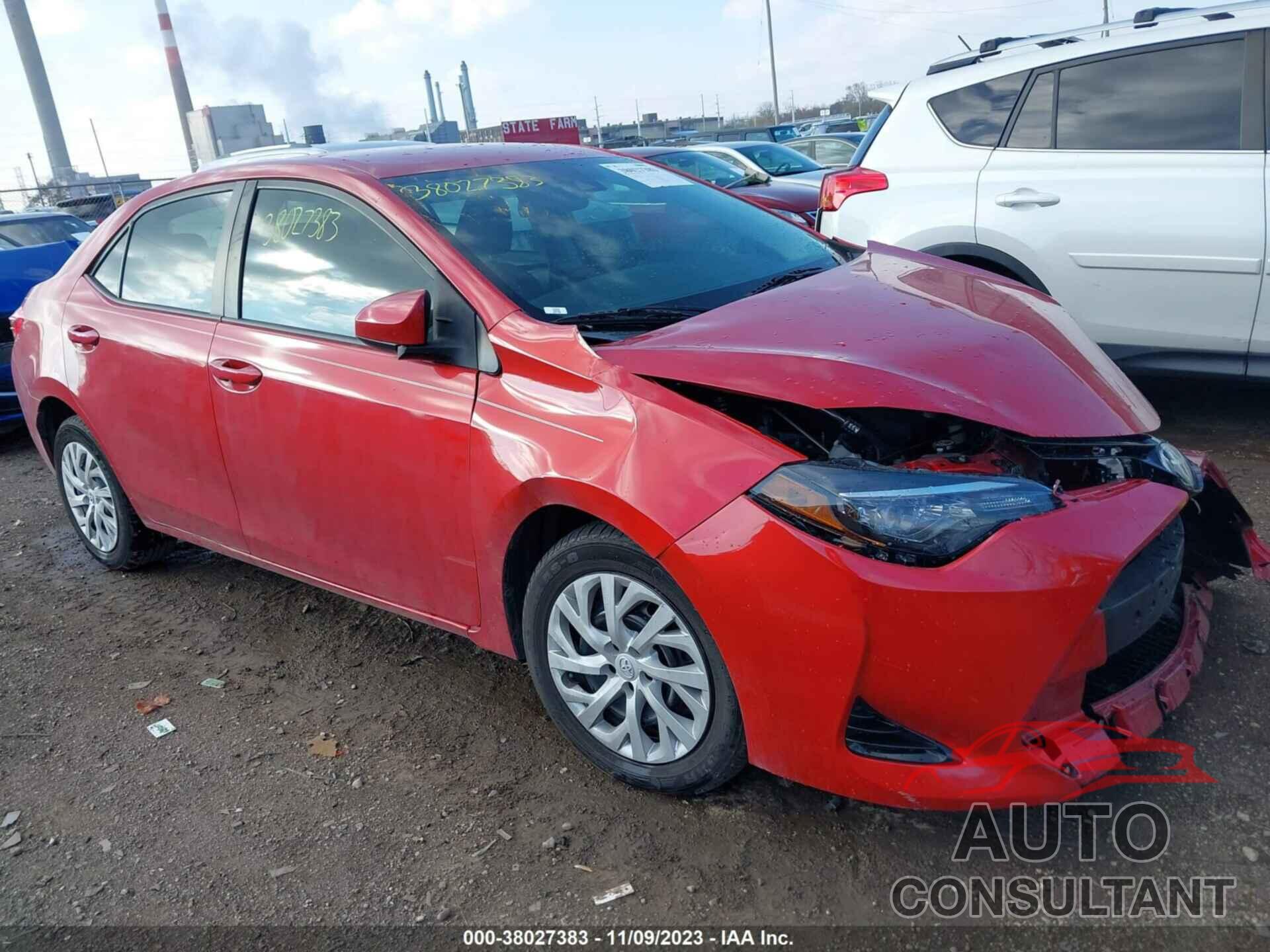 TOYOTA COROLLA 2018 - 5YFBURHE5JP819952