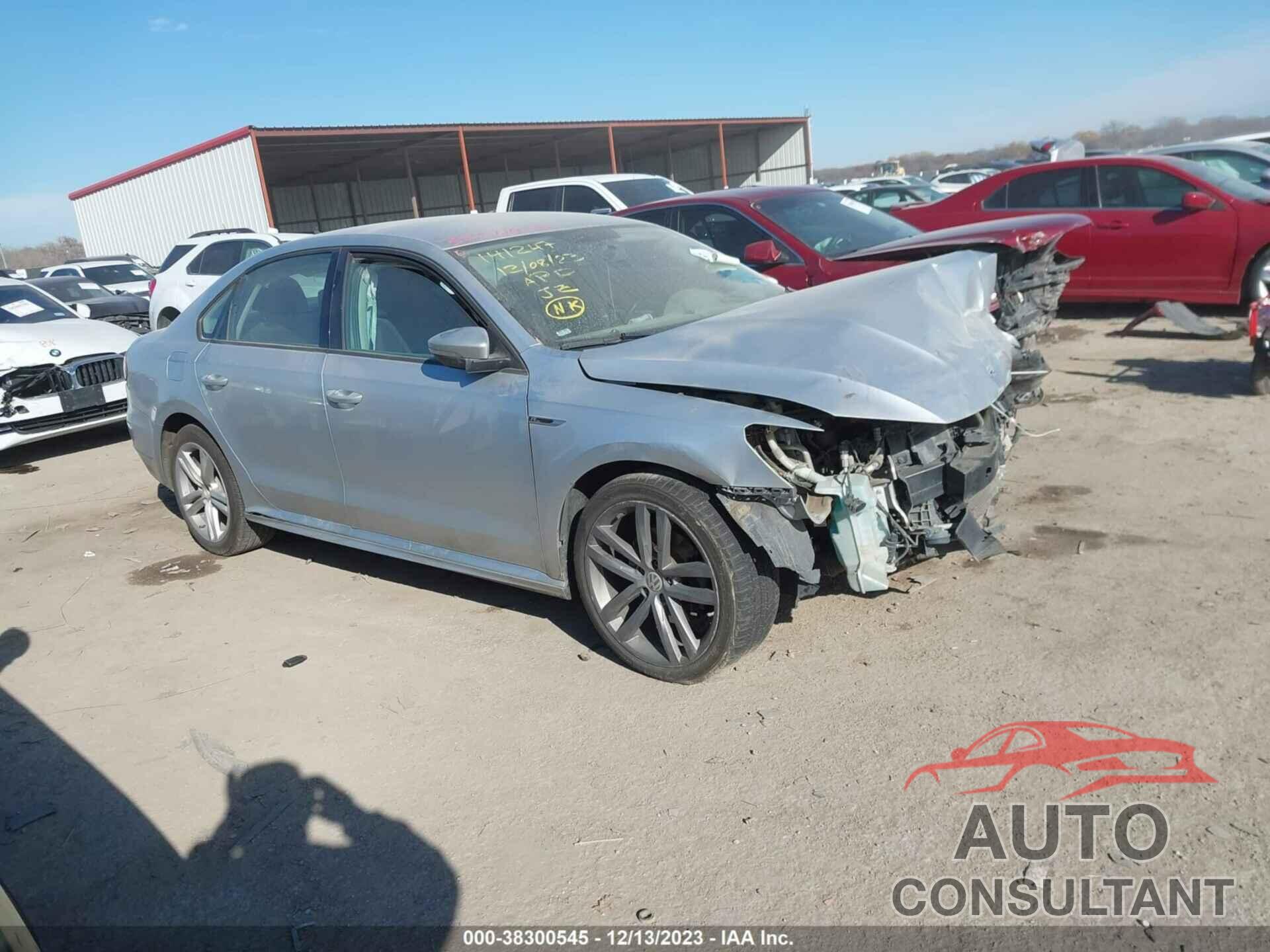 VOLKSWAGEN PASSAT 2018 - 1VWAA7A31JC020984