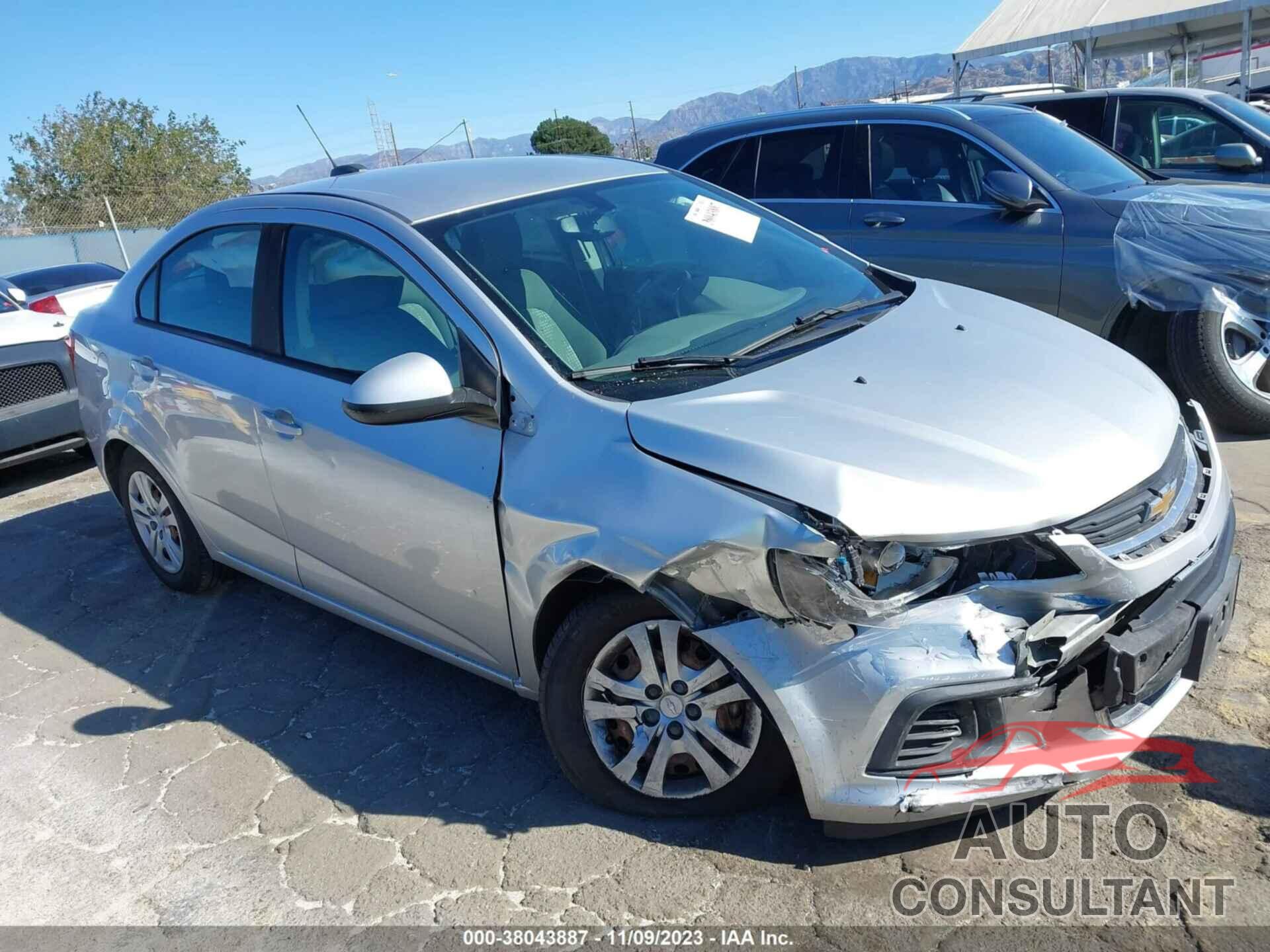 CHEVROLET SONIC 2018 - 1G1JB5SG3J4112509