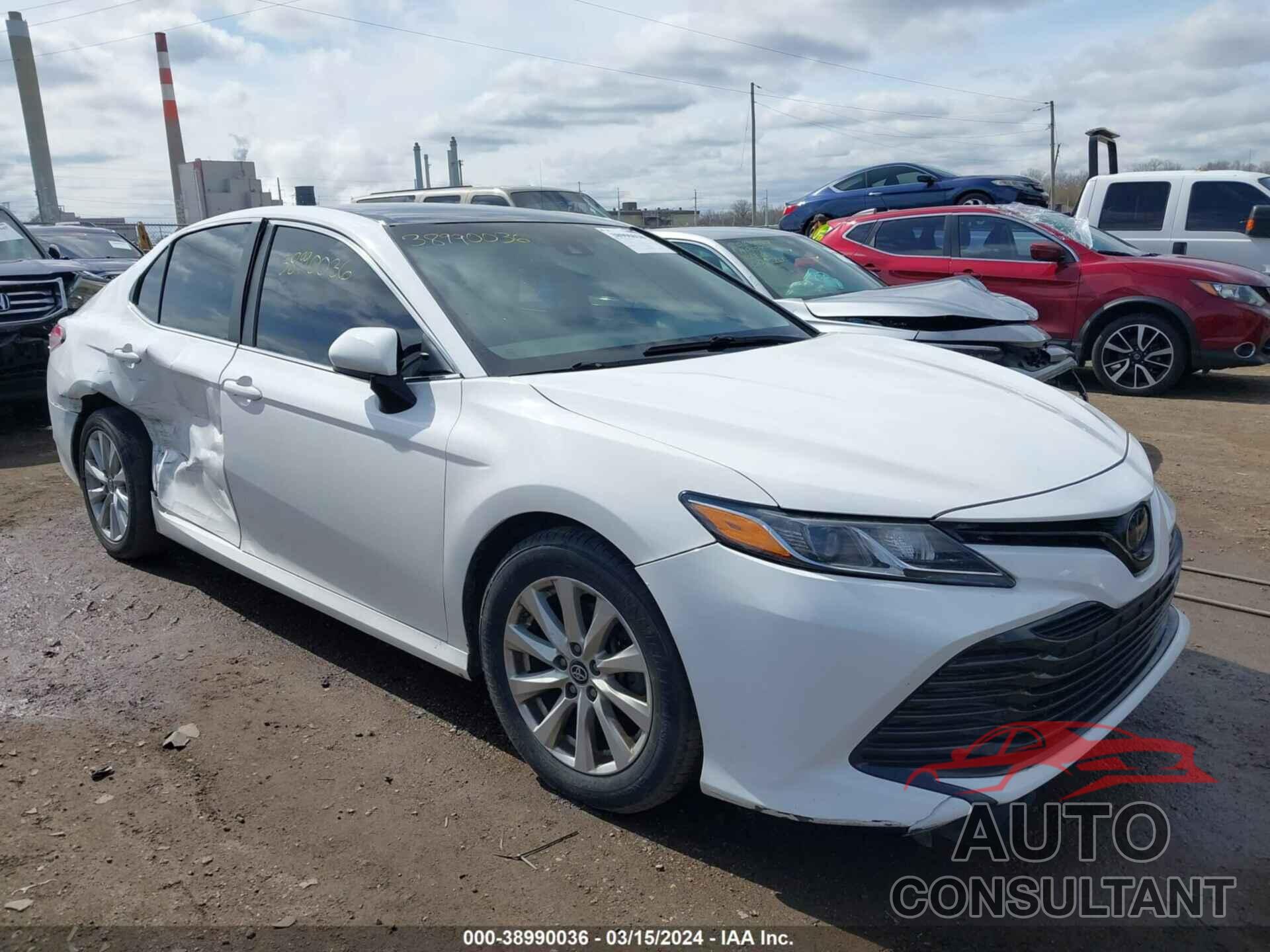 TOYOTA CAMRY 2018 - 4T1B11HK0JU136359
