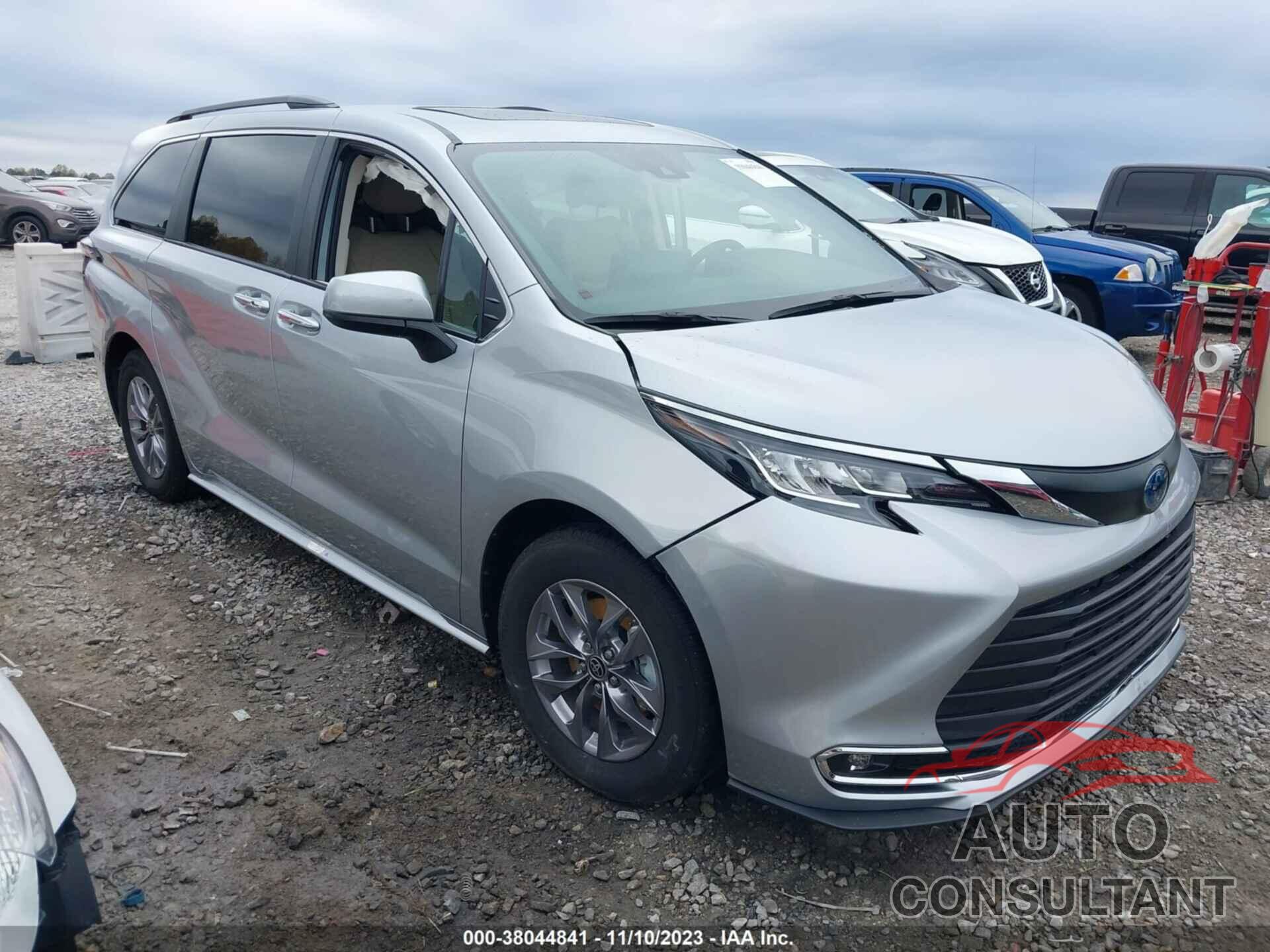 TOYOTA SIENNA 2023 - 5TDYRKEC6PS146191