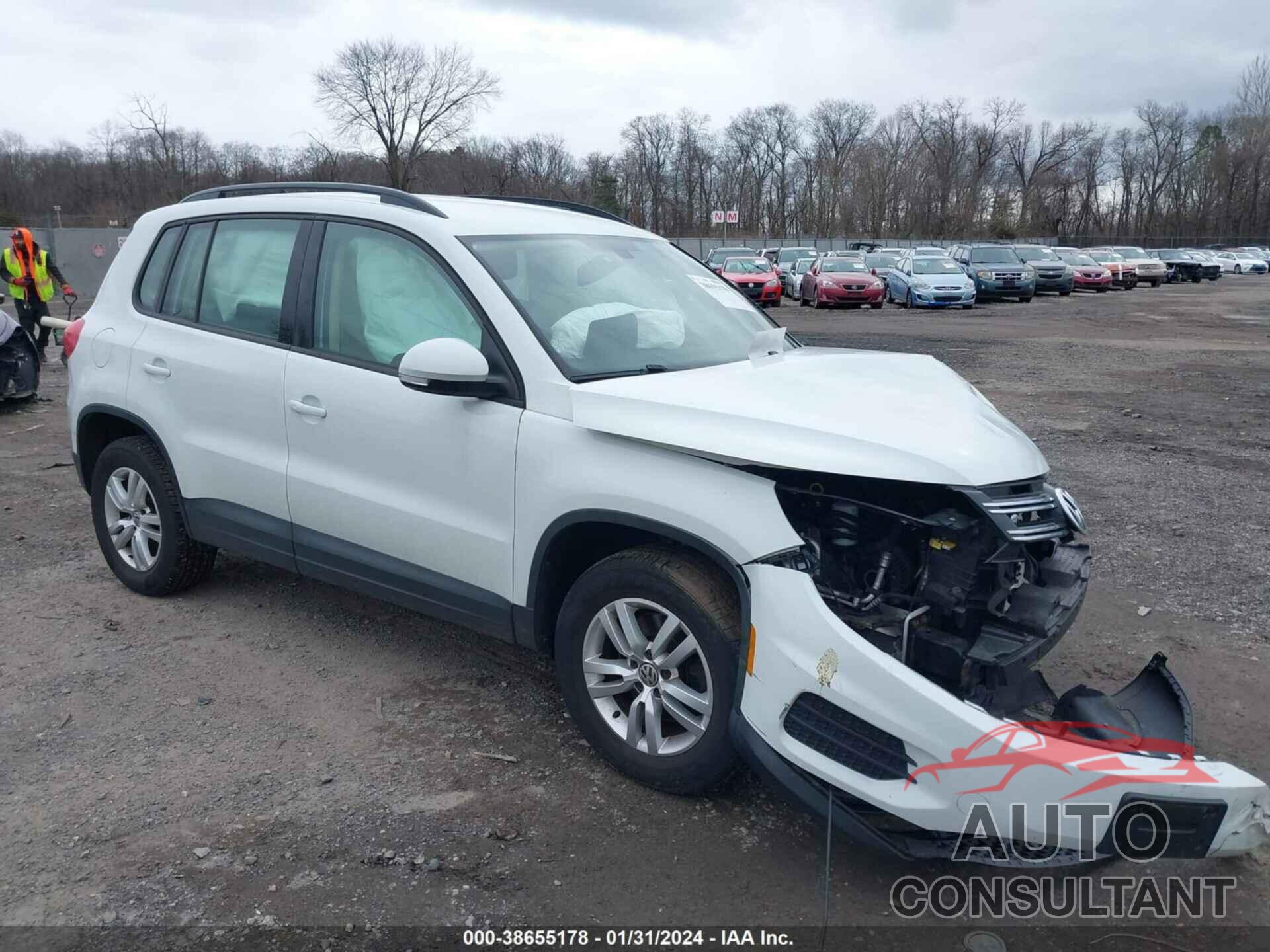 VOLKSWAGEN TIGUAN 2017 - WVGBV7AX0HW513249