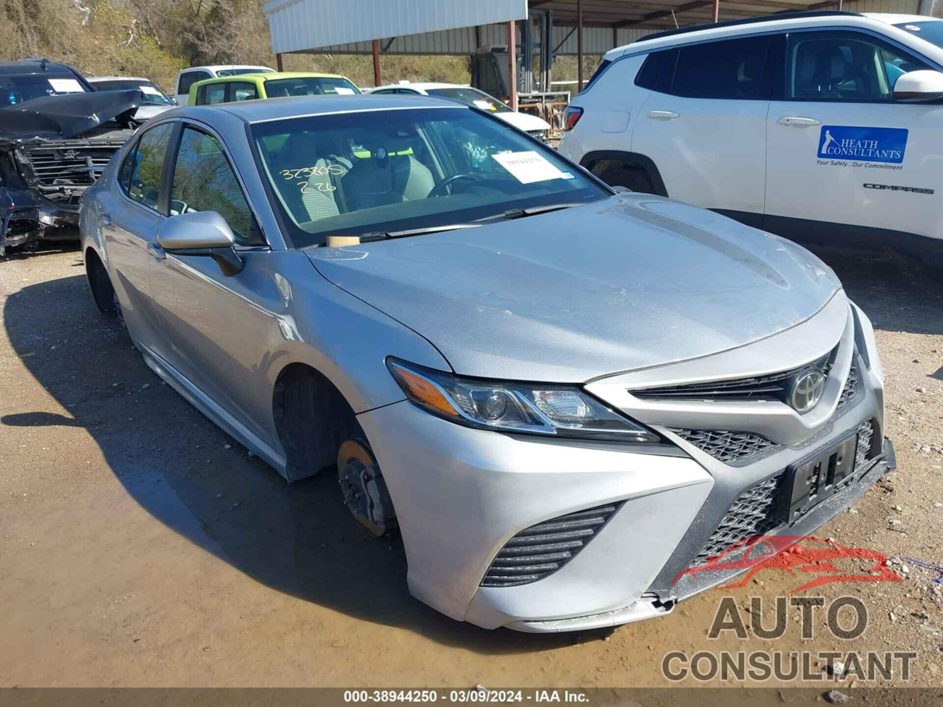 TOYOTA CAMRY 2018 - 4T1B11HK3JU596342