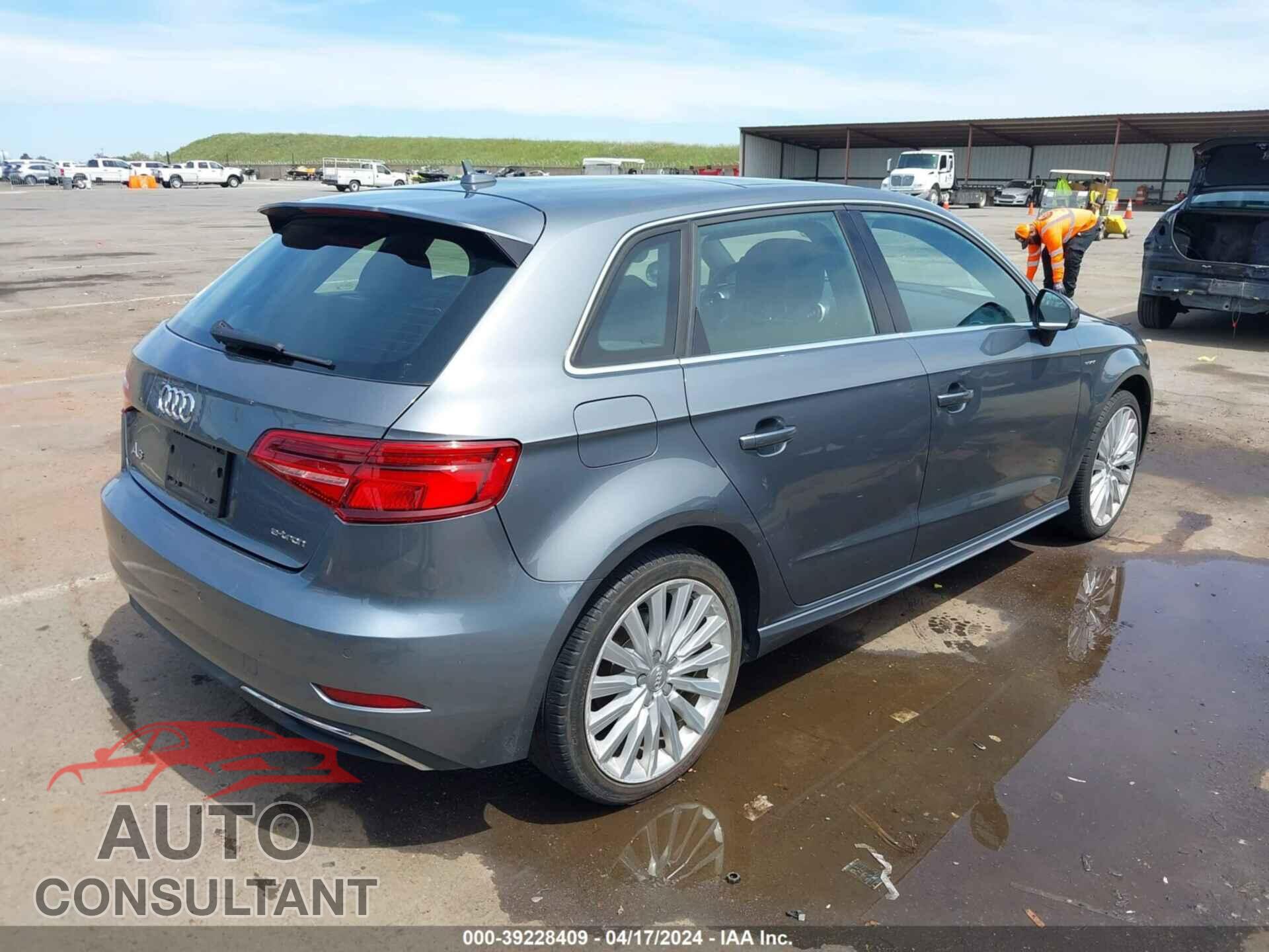AUDI A3 E-TRON 2017 - WAUTPBFF2HA041975