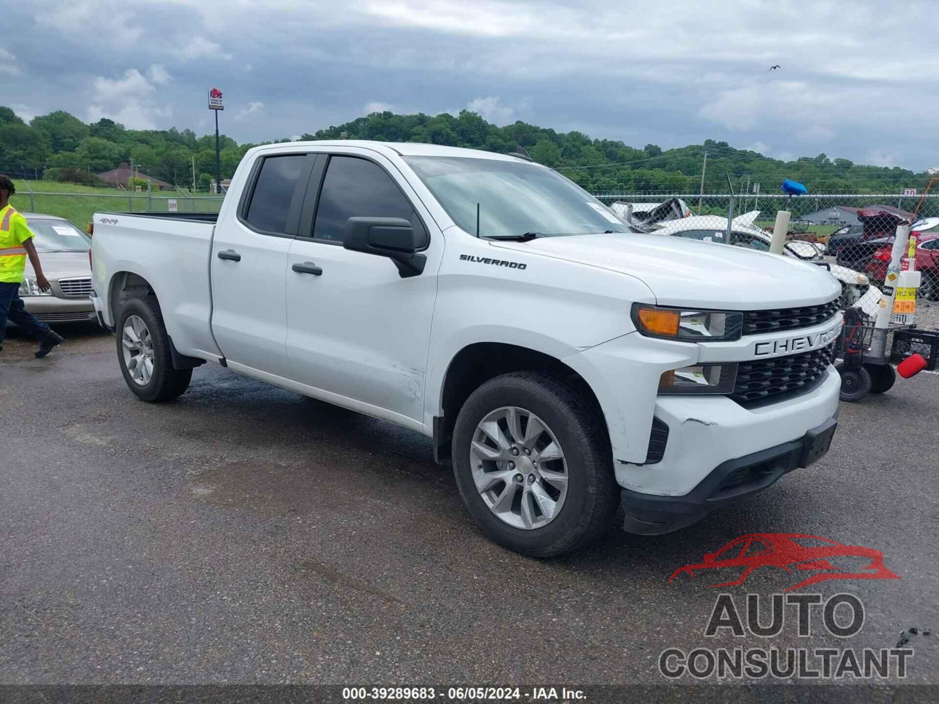 CHEVROLET SILVERADO 1500 2021 - 1GCRYBEK0MZ176148