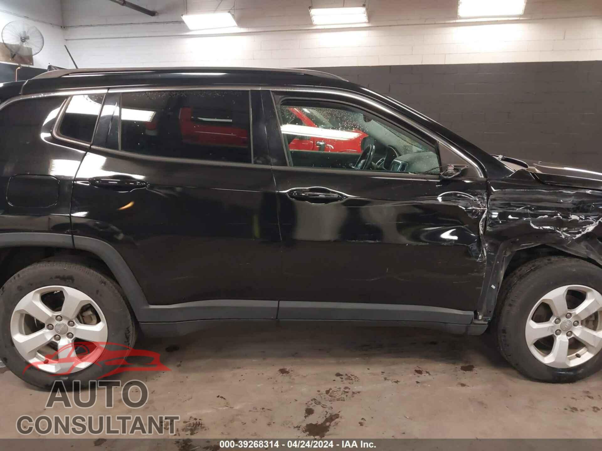 JEEP COMPASS 2018 - 3C4NJDBB7JT282425