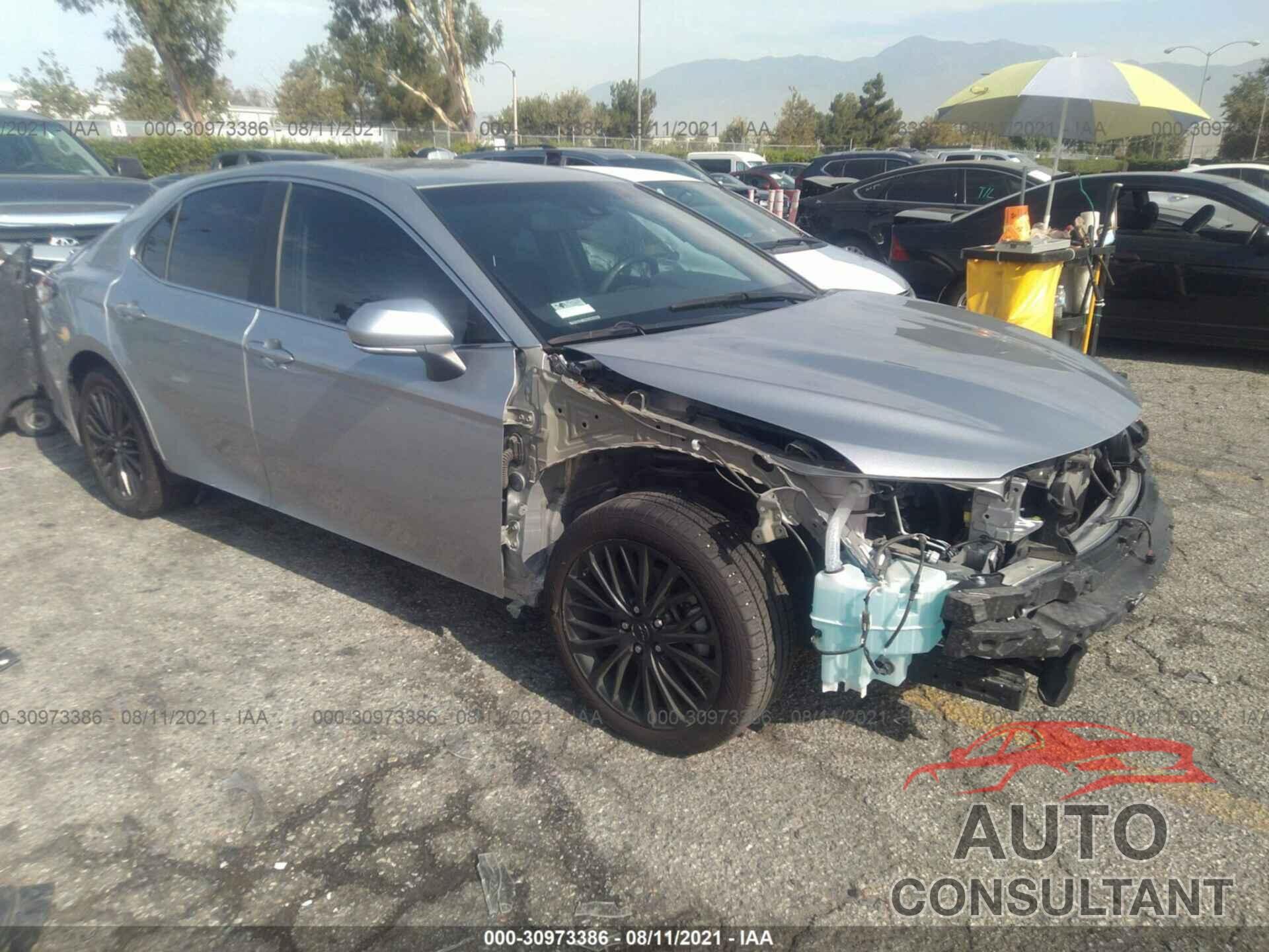 TOYOTA CAMRY 2018 - 4T1B11HK3JU662467