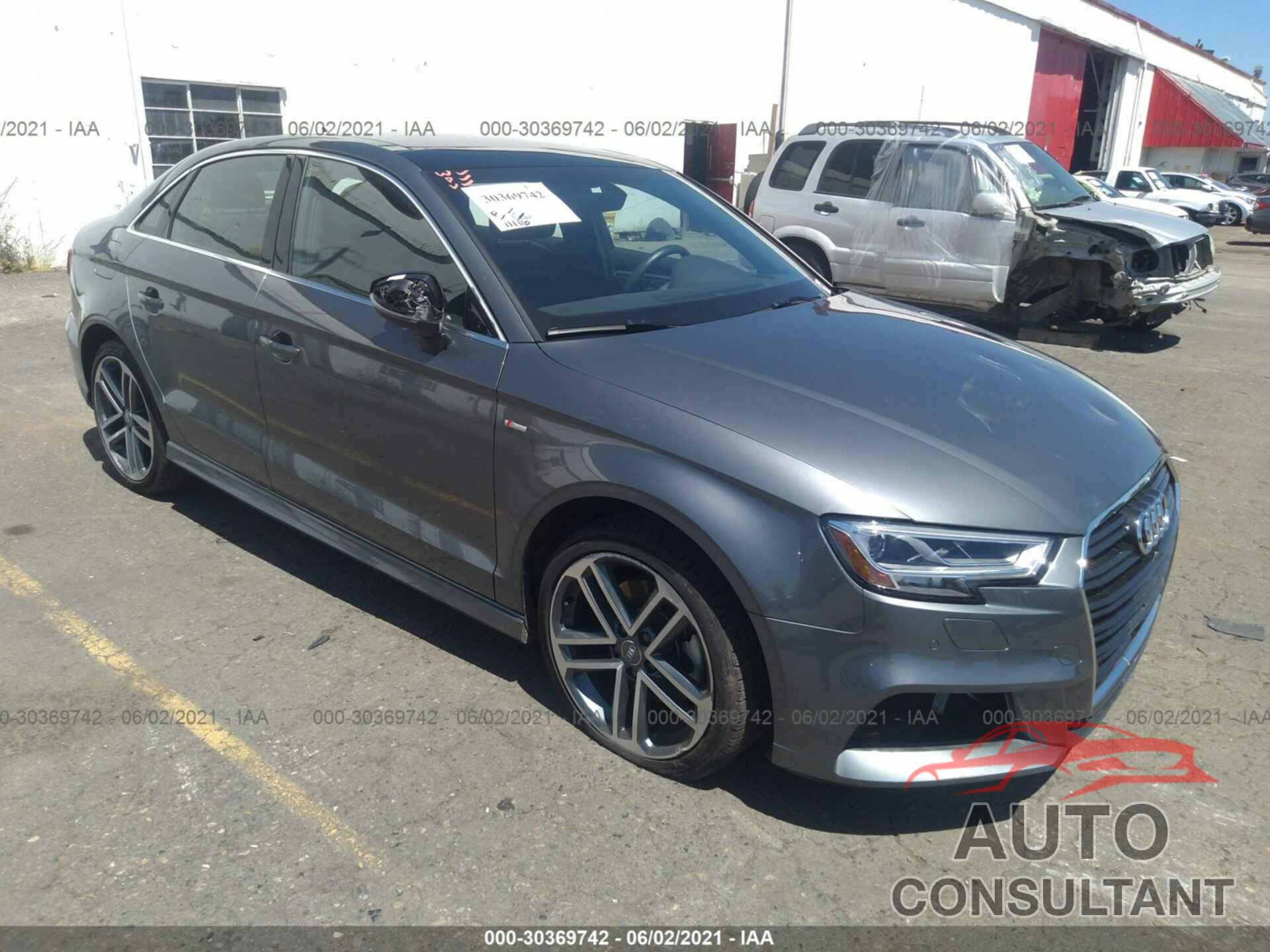 AUDI A3 SEDAN 2019 - WAUGUGFFXKA086547
