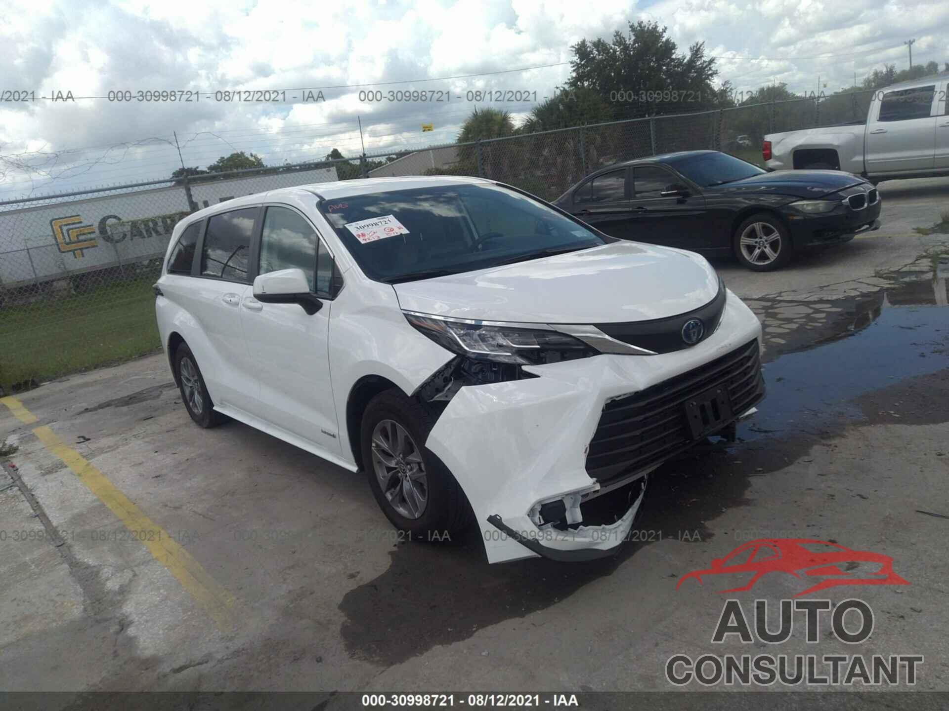 TOYOTA SIENNA 2021 - 5TDKRKEC5MS042549