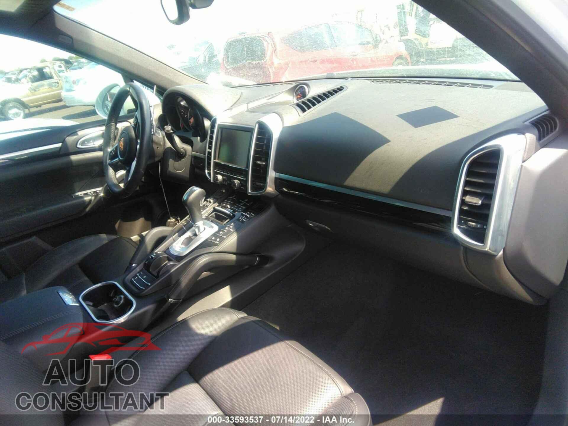 PORSCHE CAYENNE 2016 - WP1AA2A20GLA04070