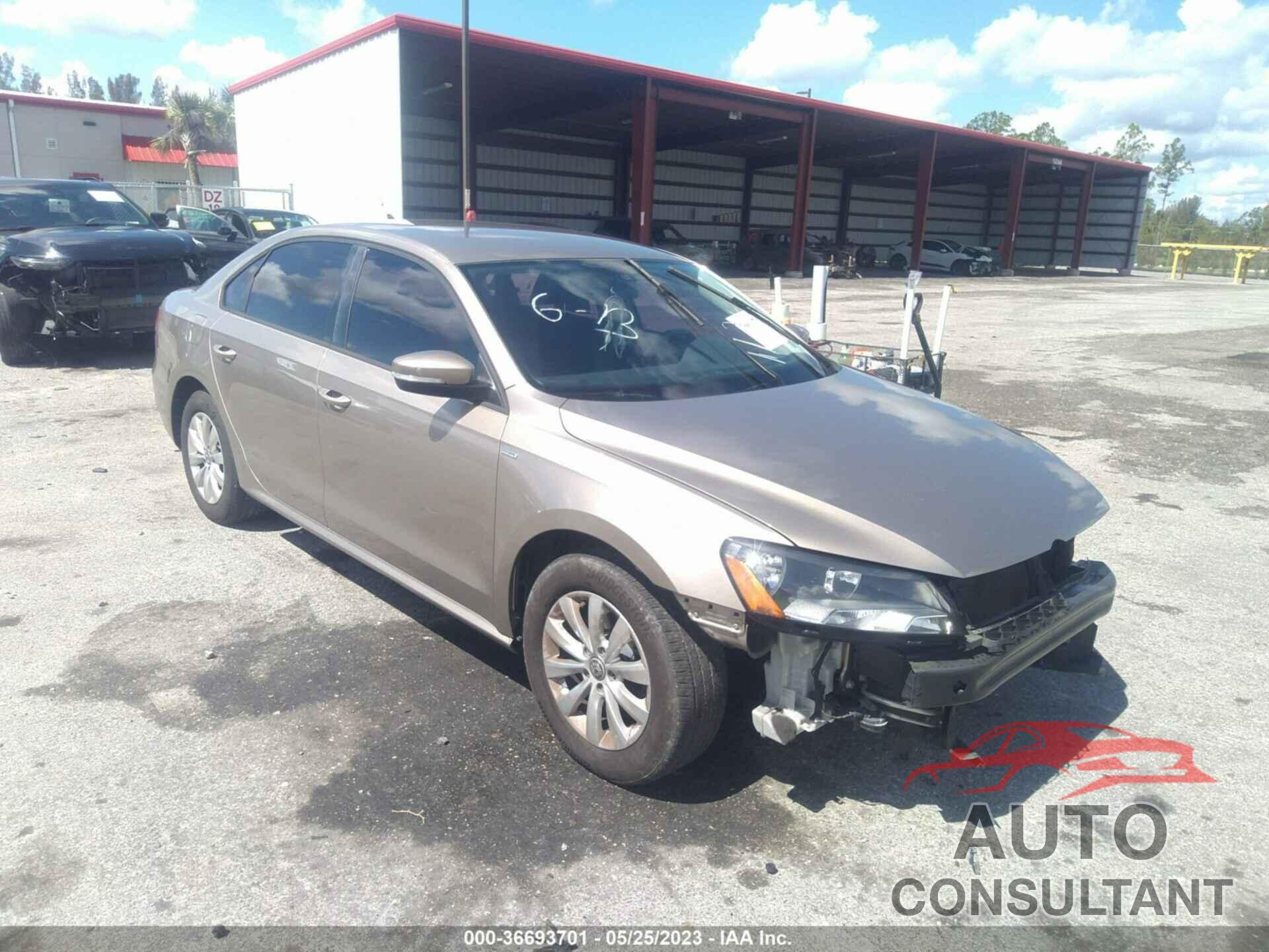 VOLKSWAGEN PASSAT 2015 - 1VWAT7A30FC031136