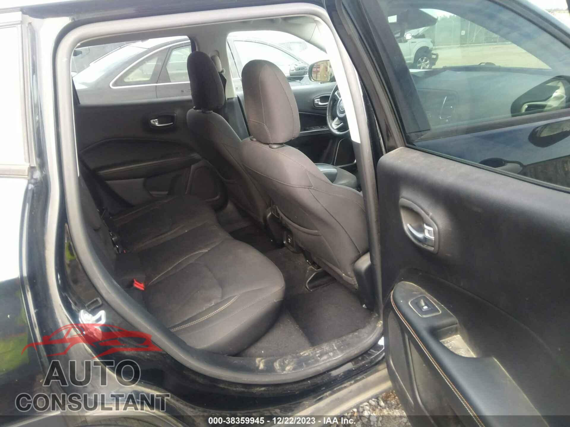 JEEP COMPASS 2018 - 3C4NJCAB2JT125641