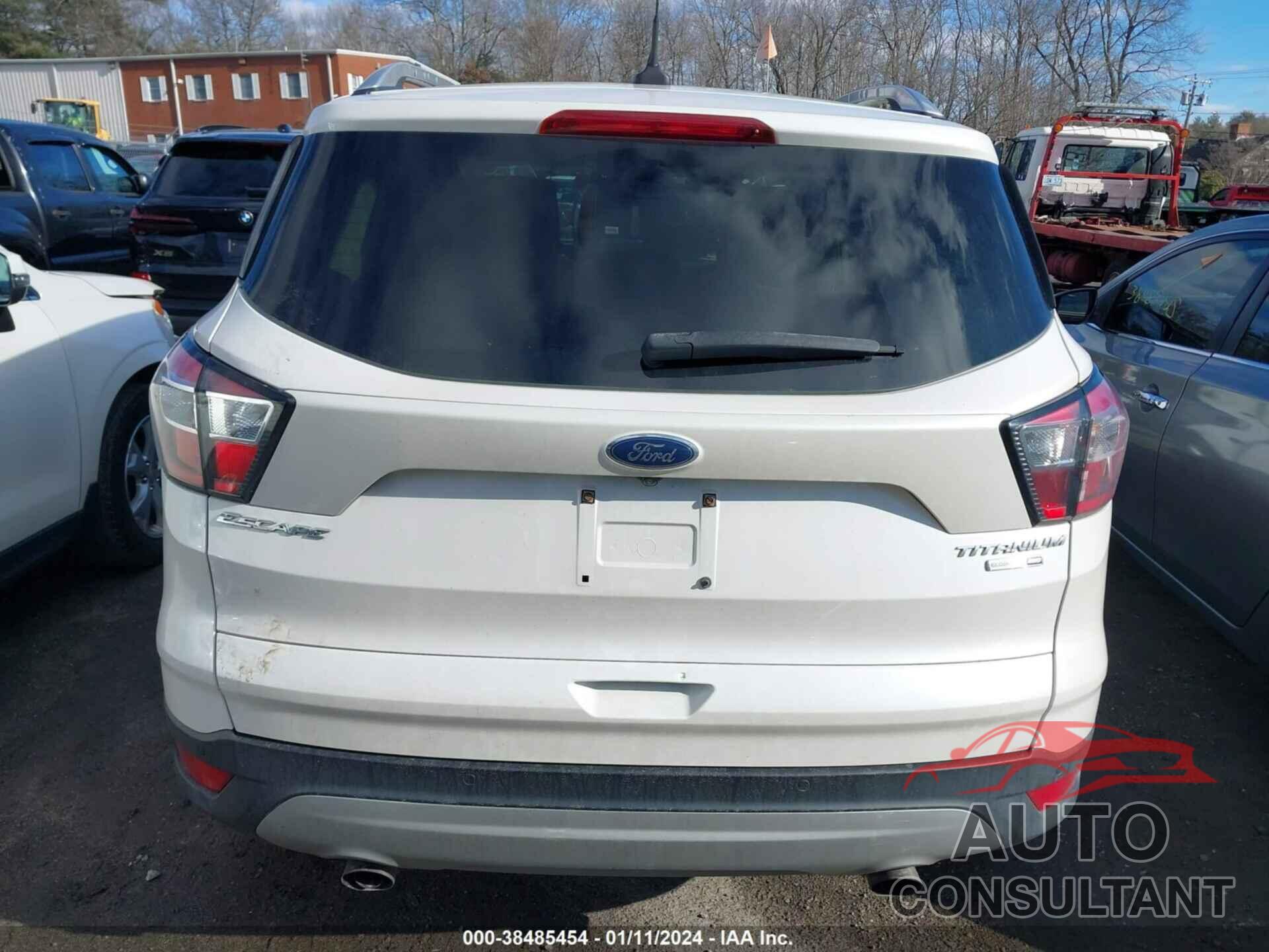 FORD ESCAPE 2018 - 1FMCU9J95JUD53018