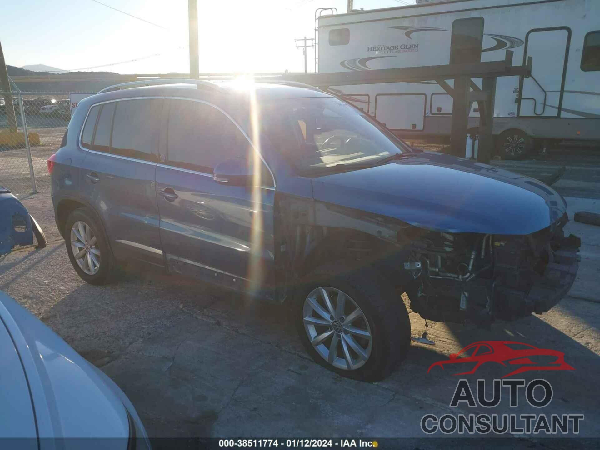 VOLKSWAGEN TIGUAN 2017 - WVGRV7AX3HK003676