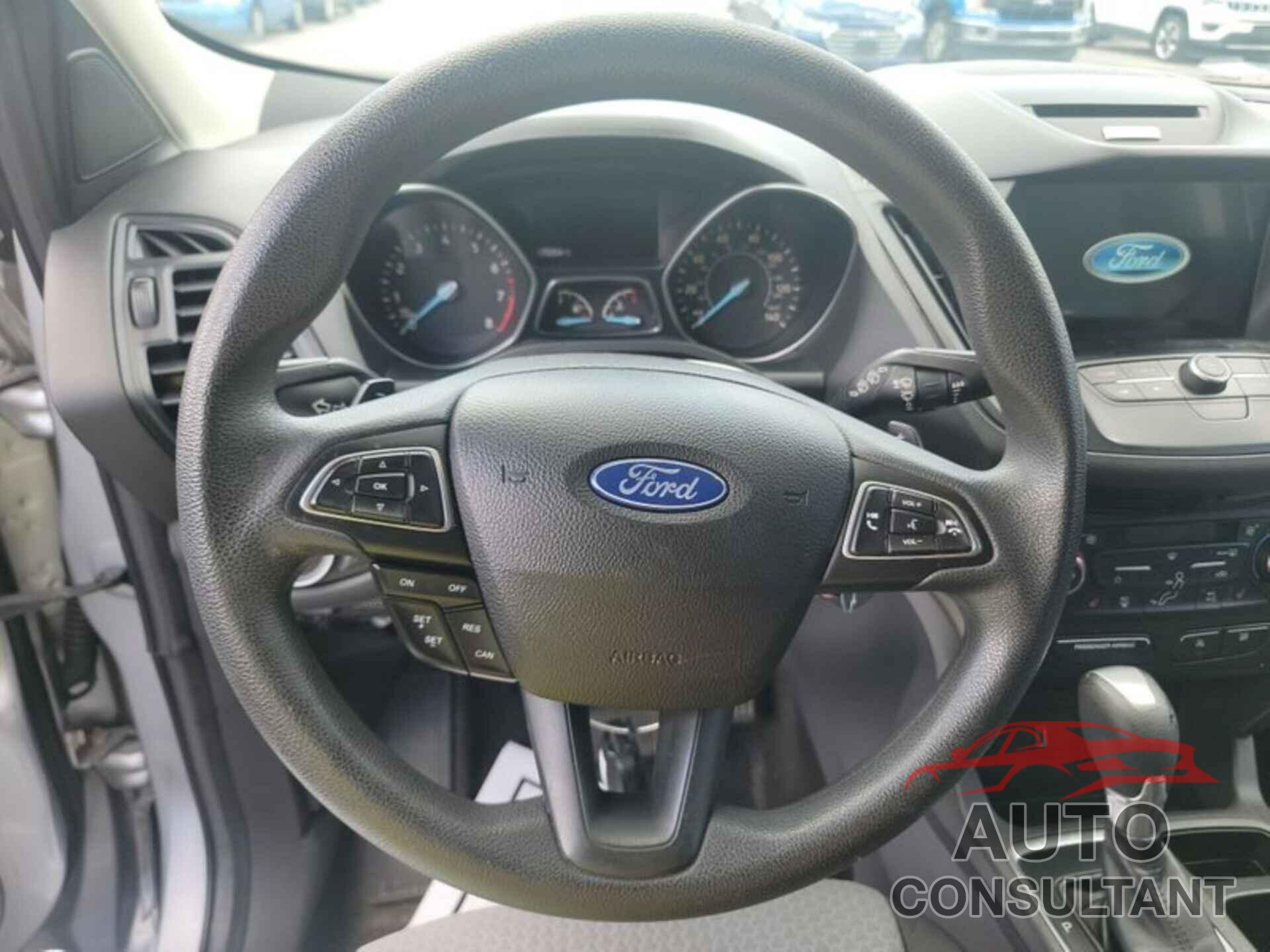 FORD ESCAPE 2017 - 1FMCU9GD2HUC36969