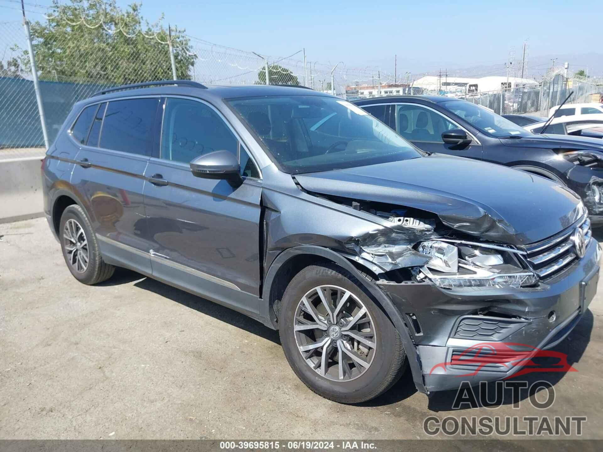 VOLKSWAGEN TIGUAN 2018 - 3VV3B7AXXJM197979