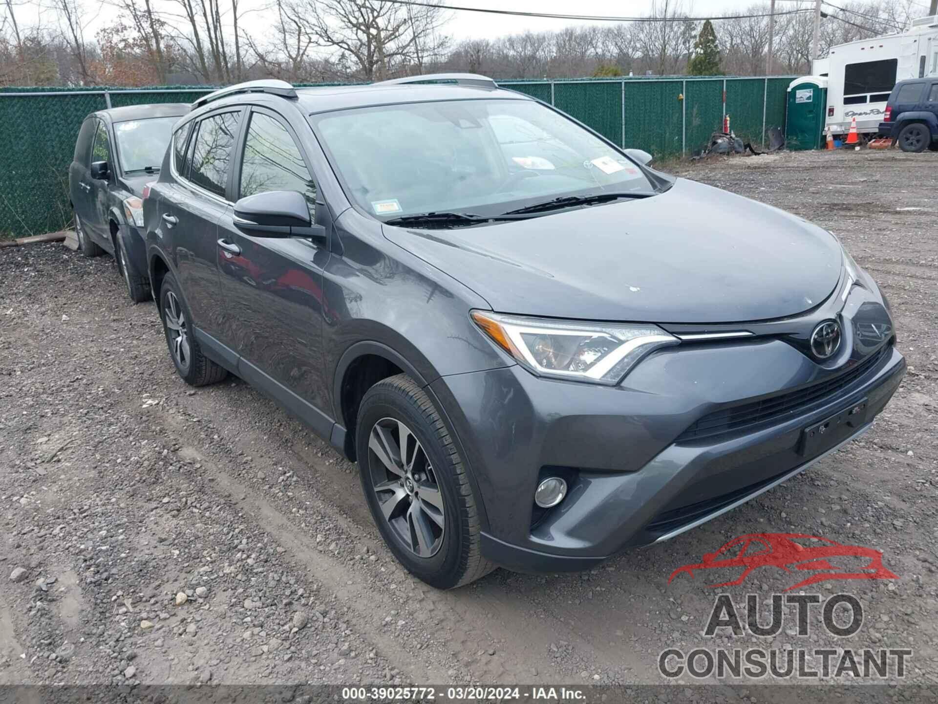 TOYOTA RAV4 2017 - JTMRFREV6HD211125