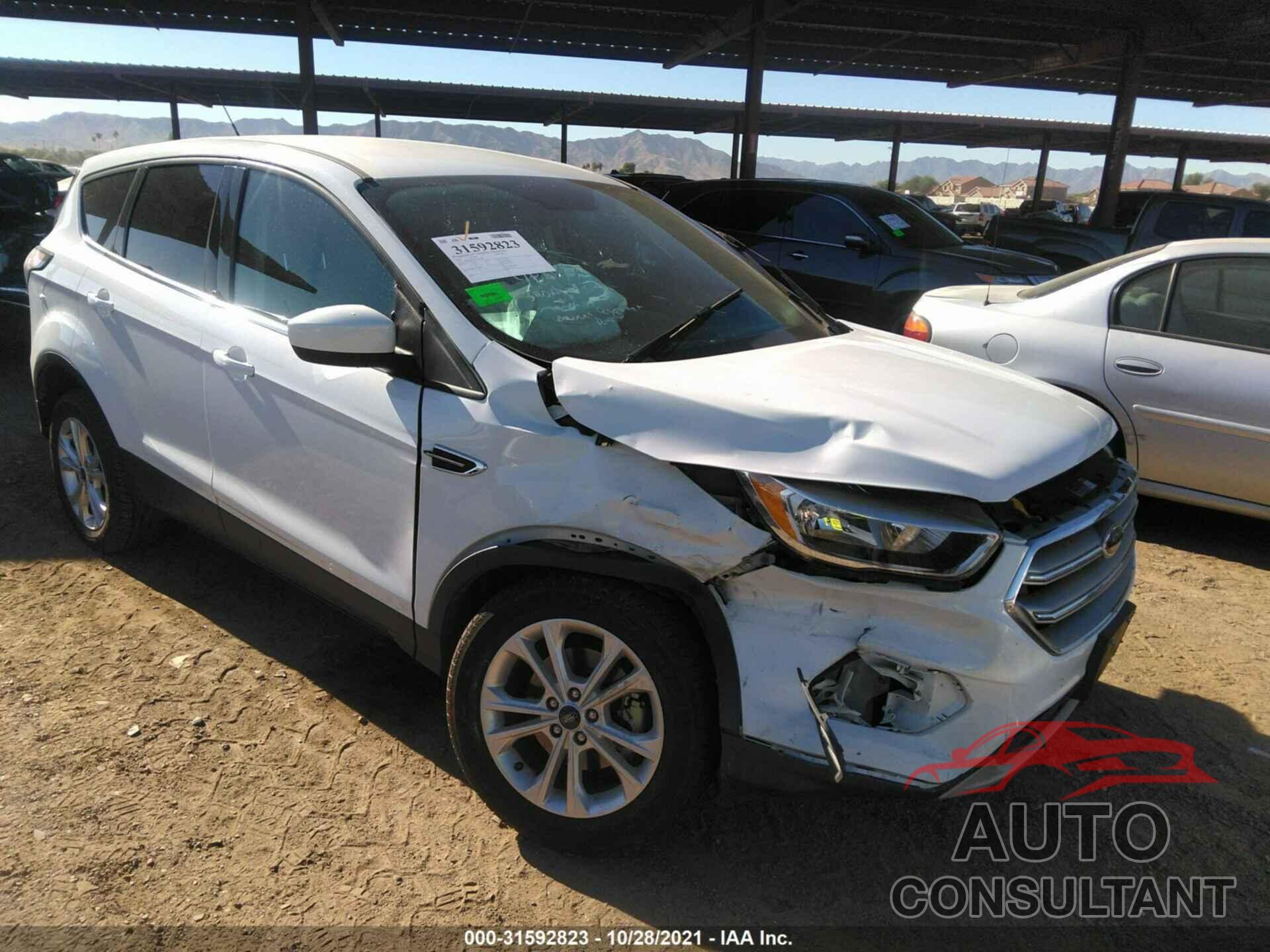 FORD ESCAPE 2017 - 1FMCU0GDXHUA54481