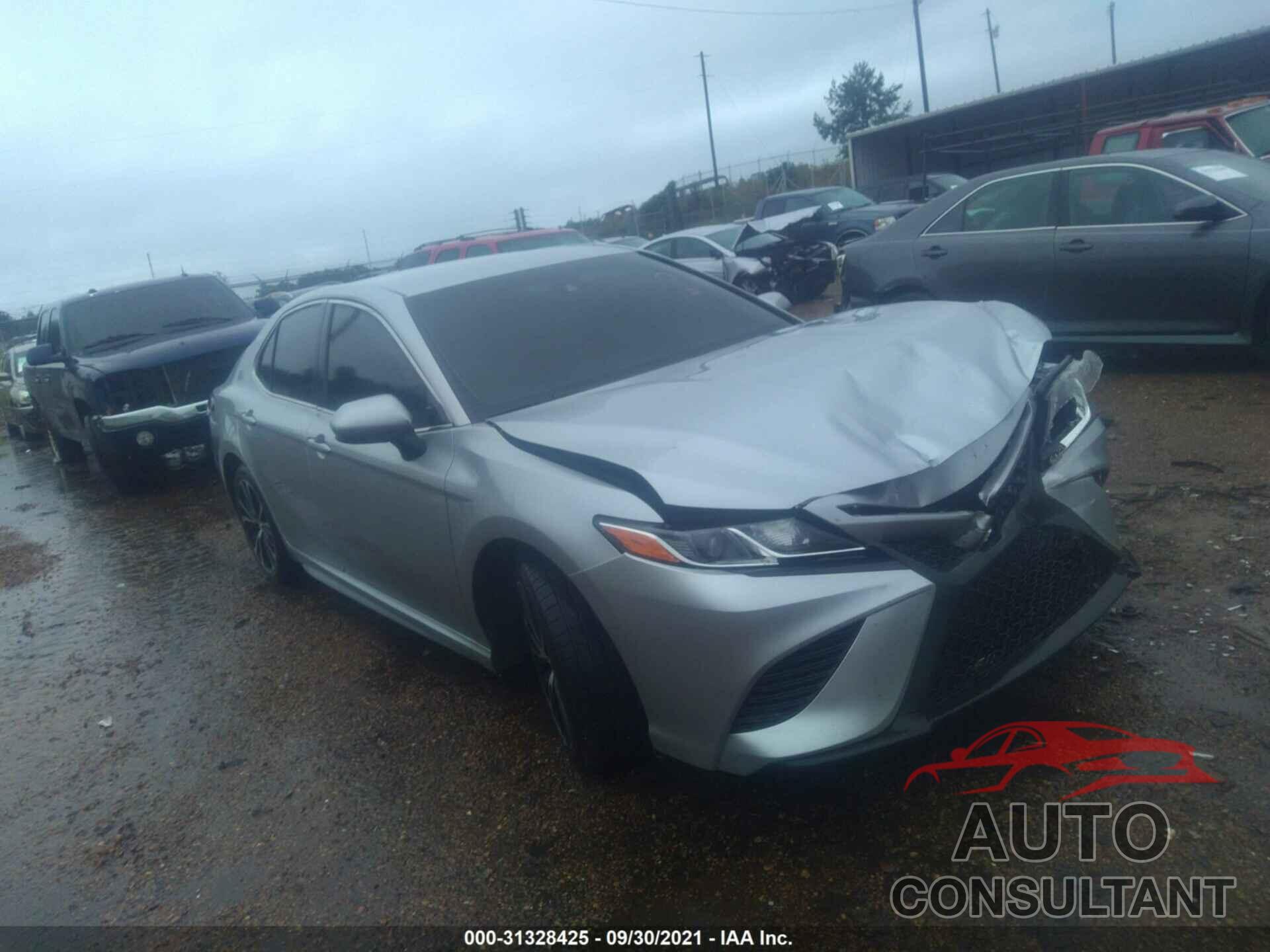 TOYOTA CAMRY 2018 - 4T1B11HK9JU580503