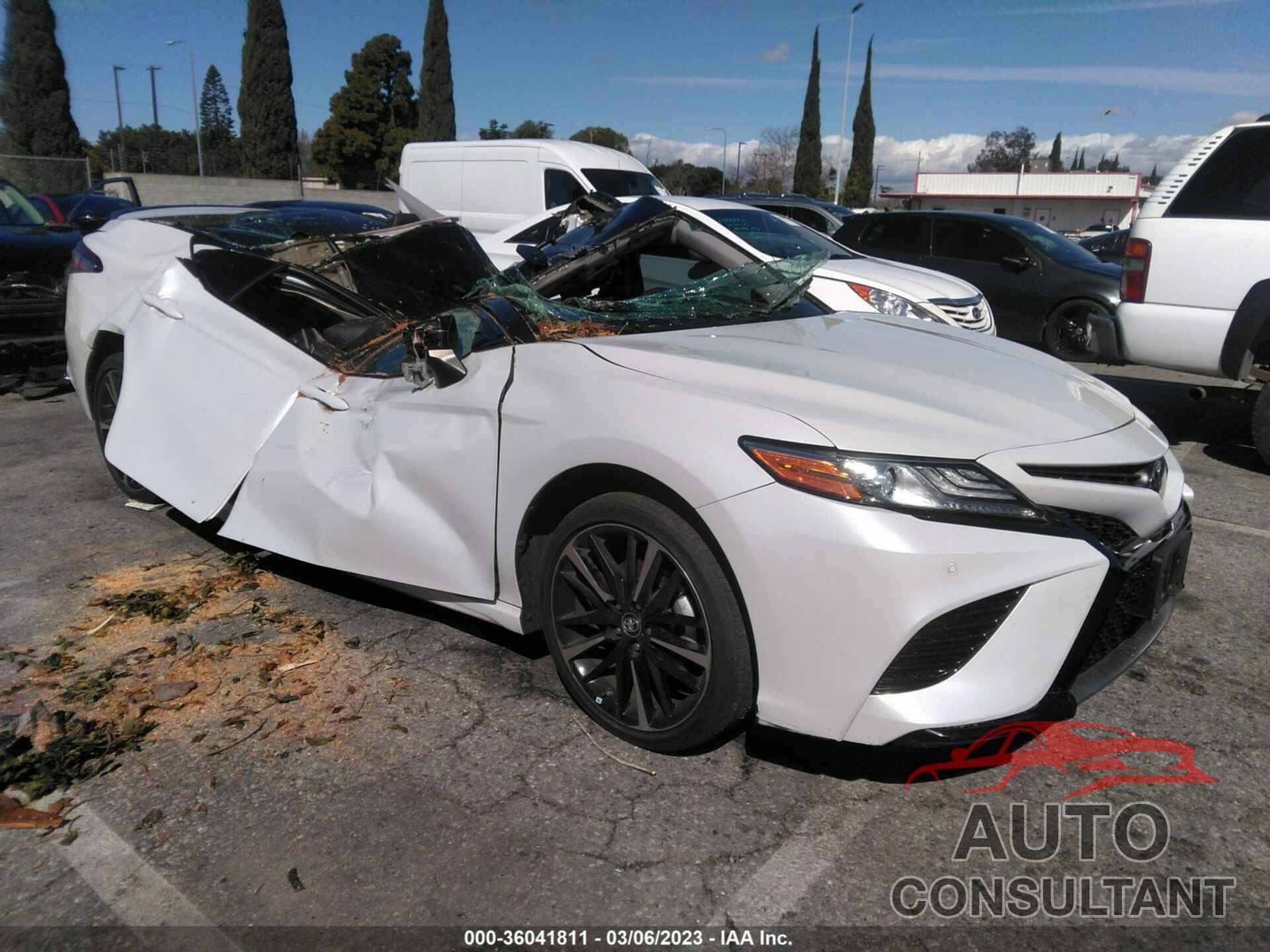 TOYOTA CAMRY 2018 - 4T1B61HK0JU133513