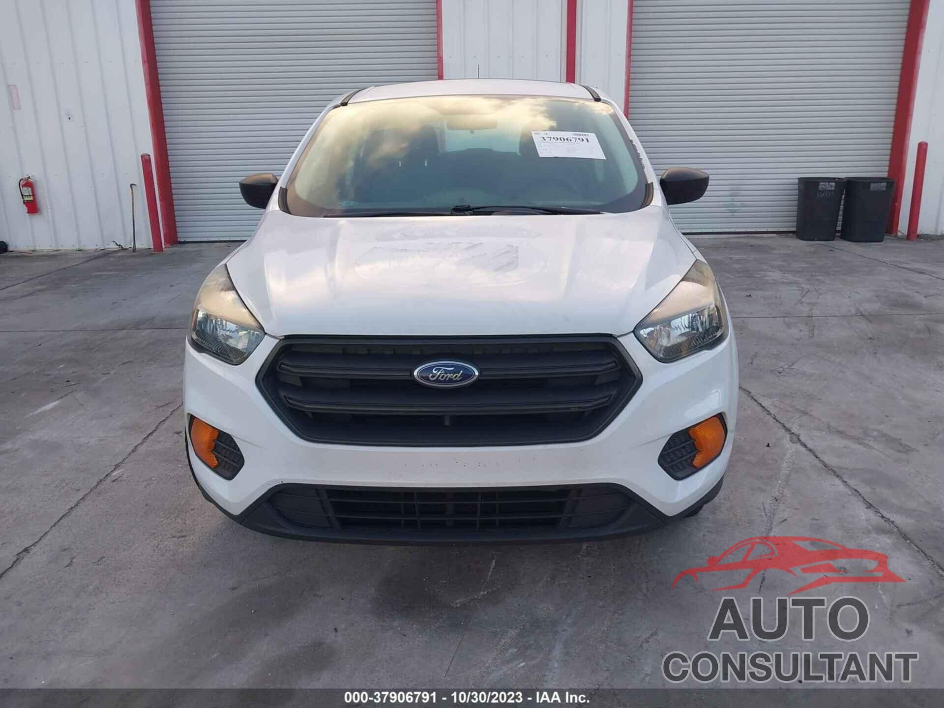 FORD ESCAPE 2018 - 1FMCU0F77JUA81901