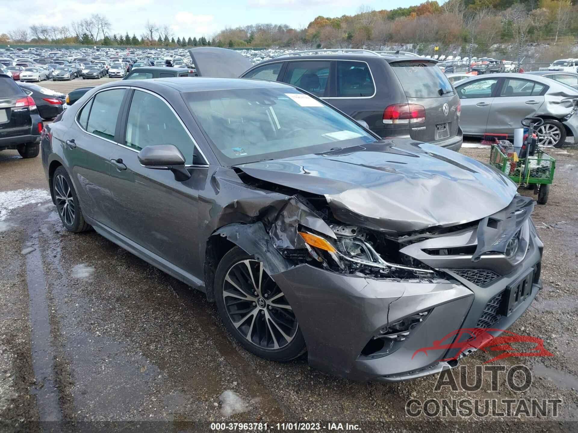 TOYOTA CAMRY 2018 - 4T1B11HK7JU145947