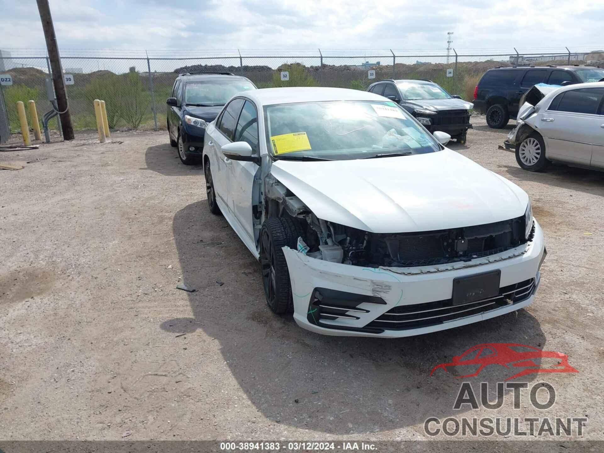 VOLKSWAGEN PASSAT 2018 - 1VWAA7A37JC011321