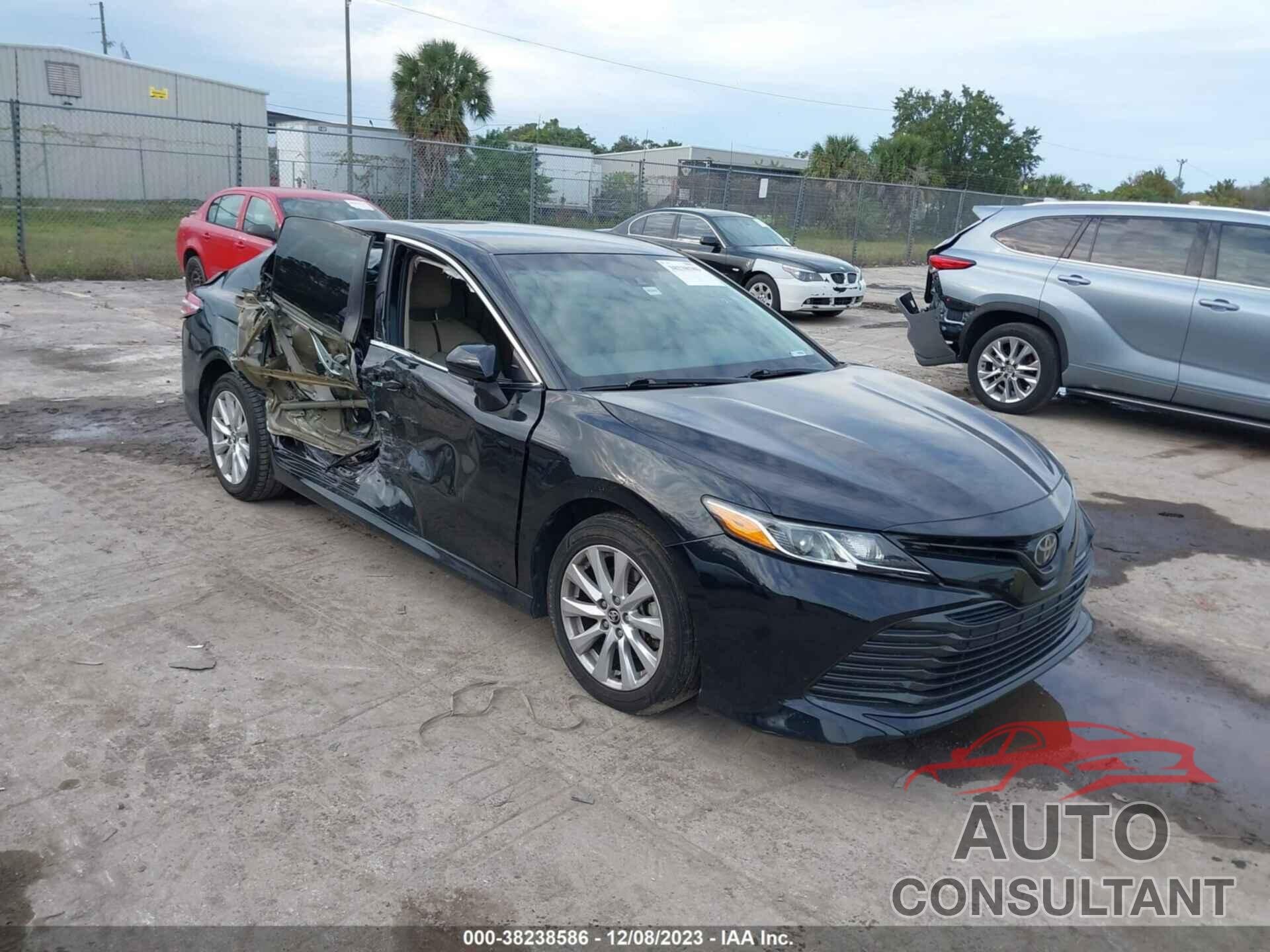 TOYOTA CAMRY 2018 - 4T1B11HK5JU008330