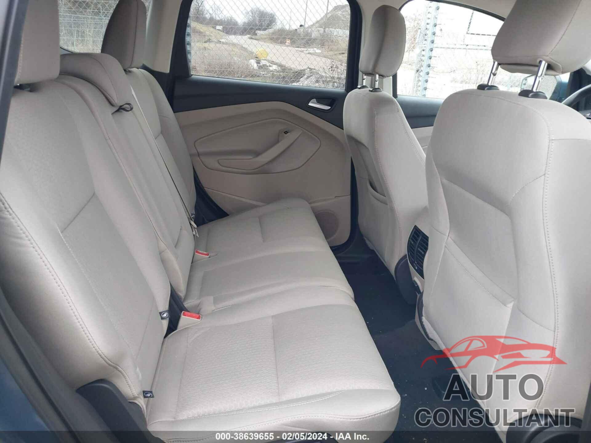 FORD ESCAPE 2018 - 1FMCU0GD6JUA75656