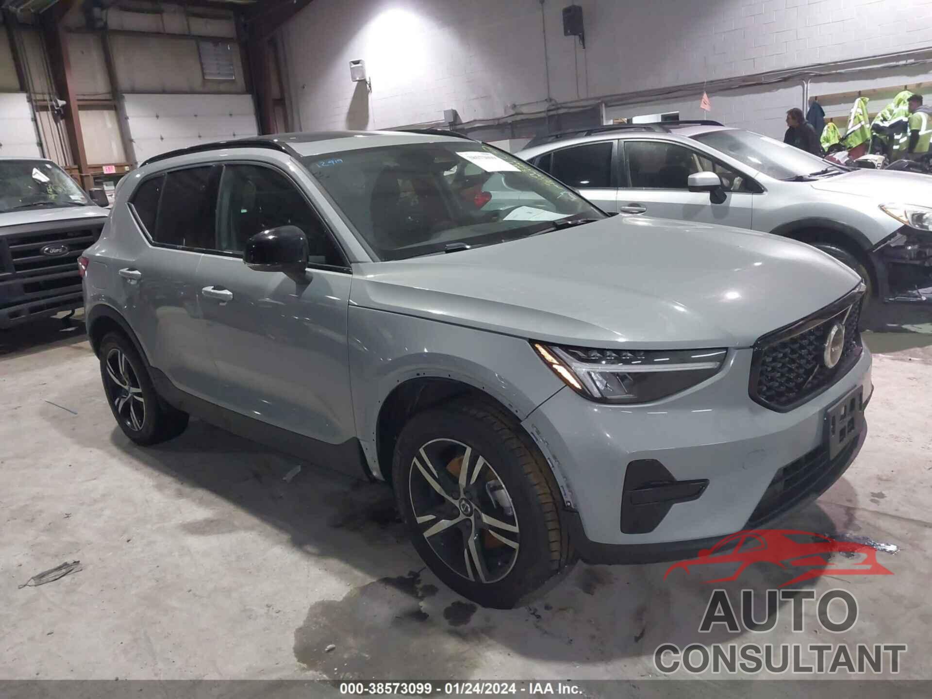 VOLVO XC40 2024 - YV4L12UK8R2212970