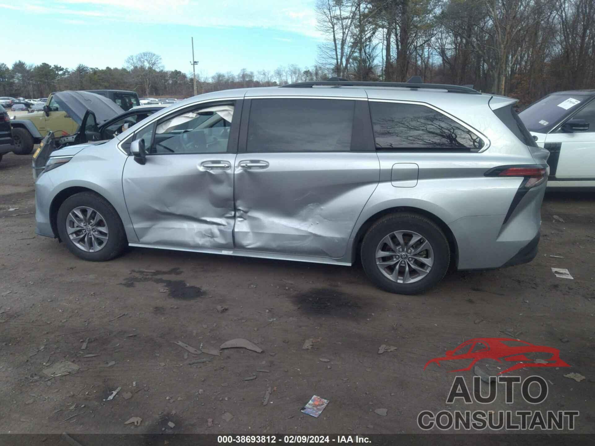 TOYOTA SIENNA 2022 - 5TDYSKFC6NS056300