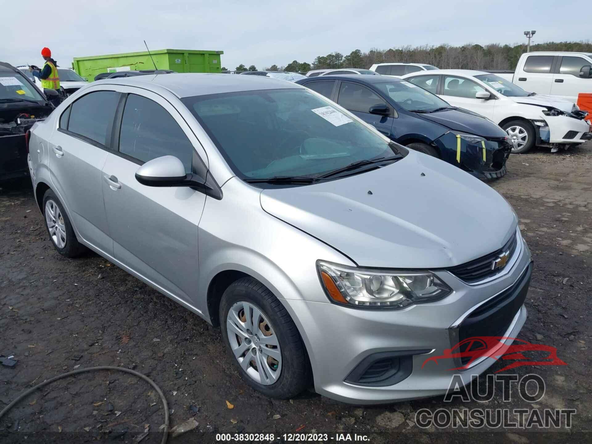 CHEVROLET SONIC 2017 - 1G1JB5SH2H4146119