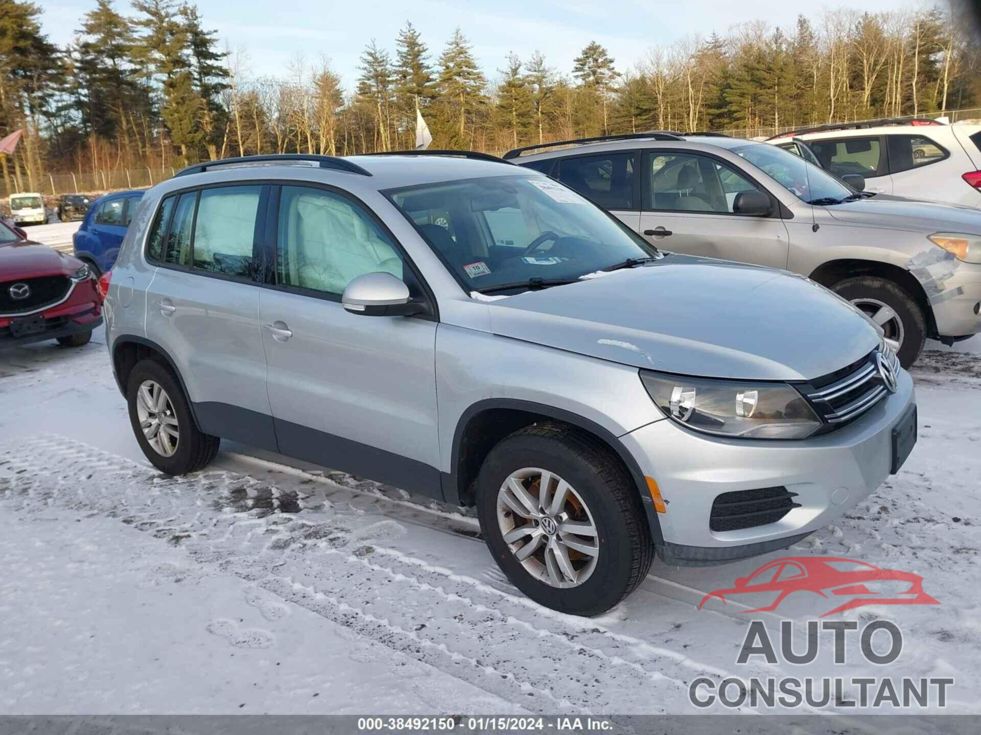 VOLKSWAGEN TIGUAN 2017 - WVGBV7AX5HK042254