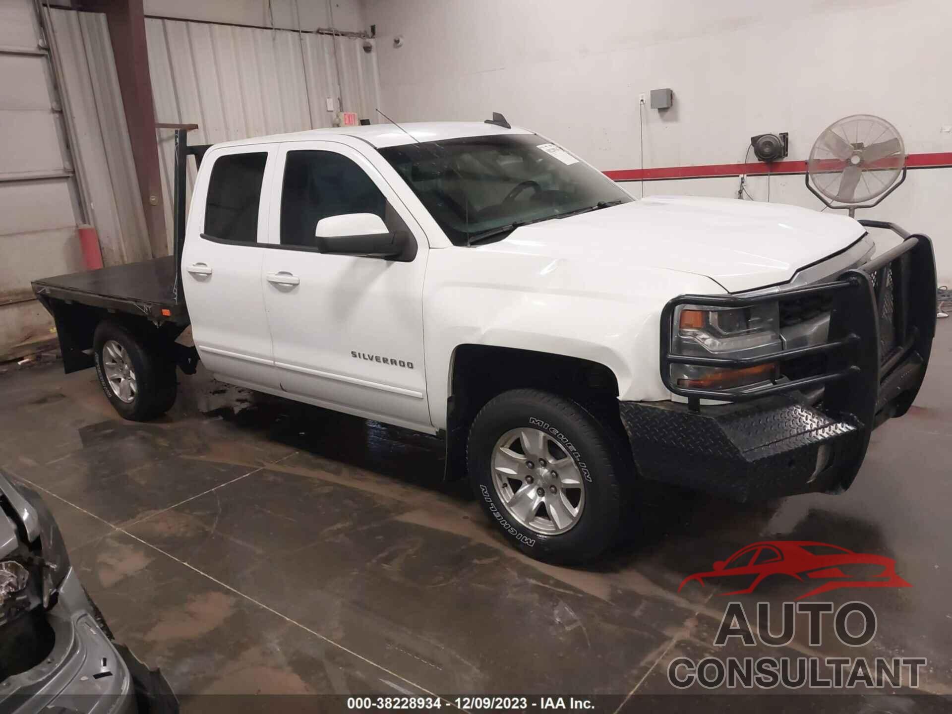 CHEVROLET SILVERADO 1500 2017 - 1GCVKREC6HZ172564