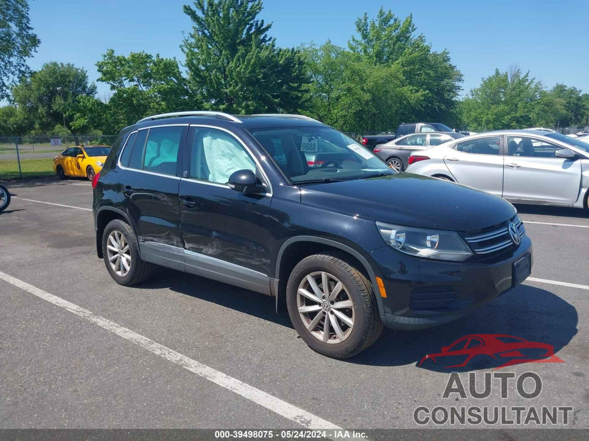 VOLKSWAGEN TIGUAN 2017 - WVGSV7AX8HK021639