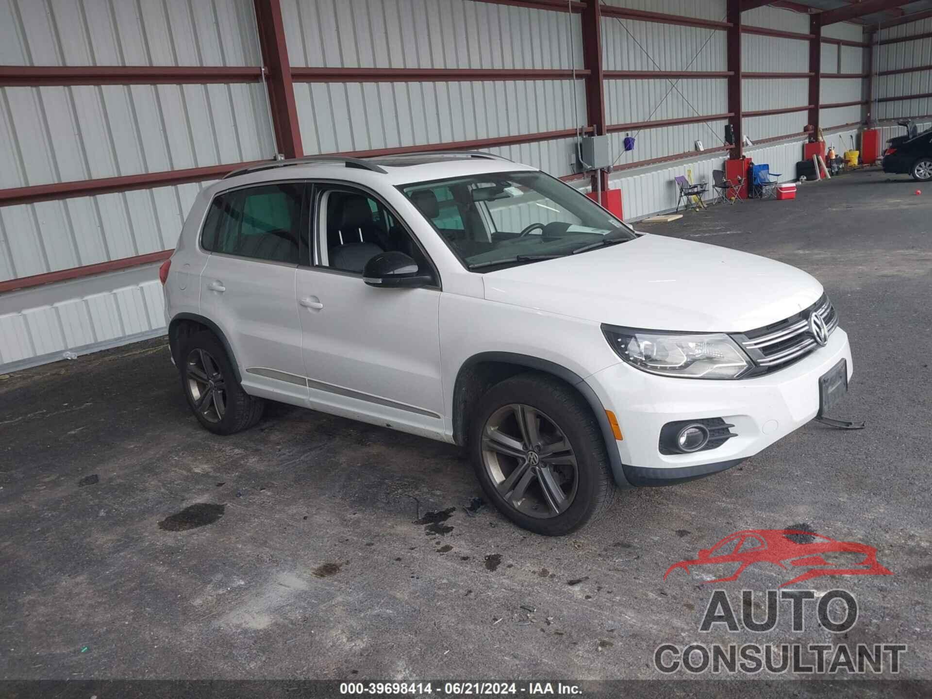 VOLKSWAGEN TIGUAN 2017 - WVGUV7AX1HK010314