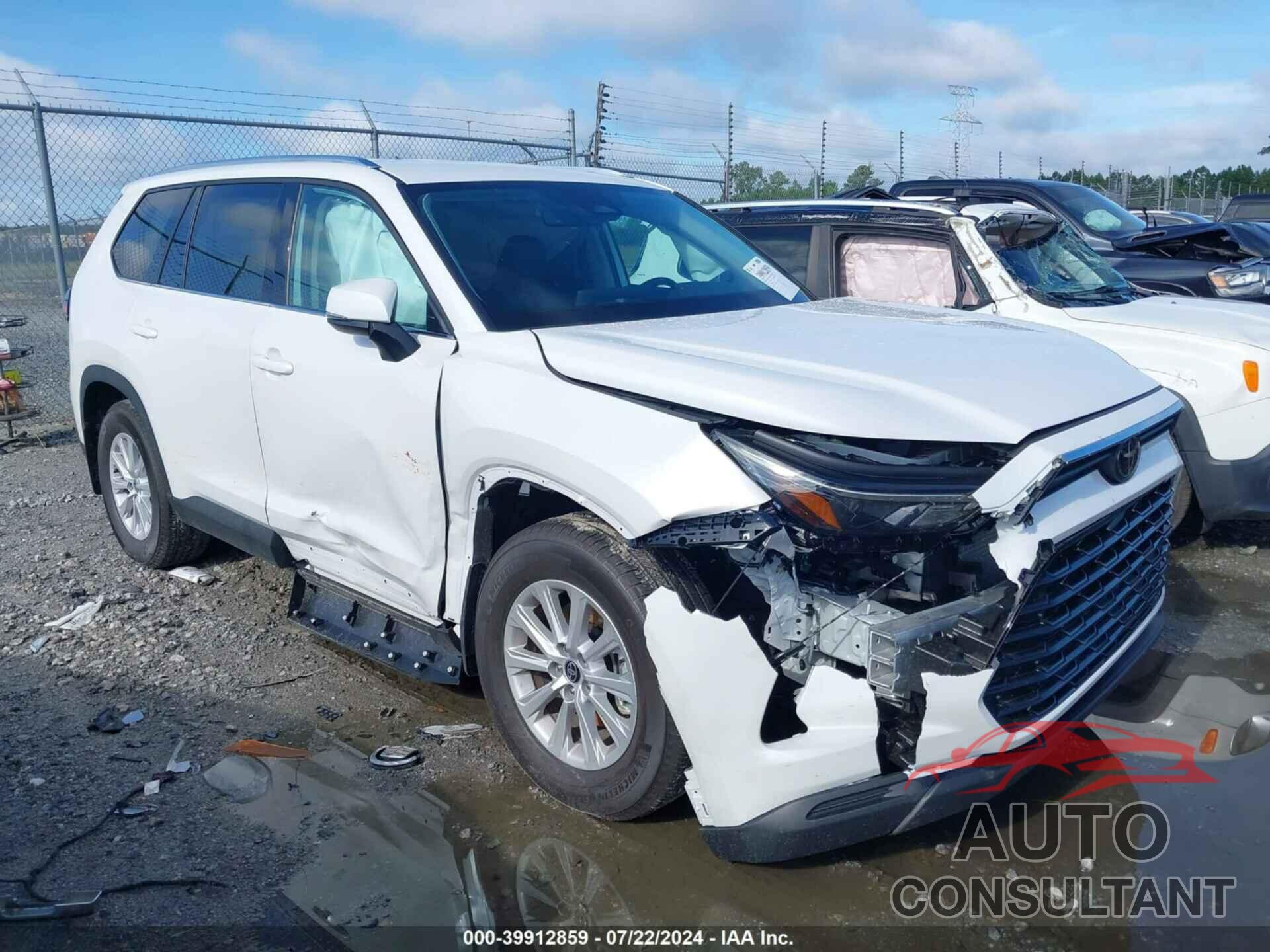 TOYOTA GRAND HIGHLANDER 2024 - 5TDAAAA52RS015532