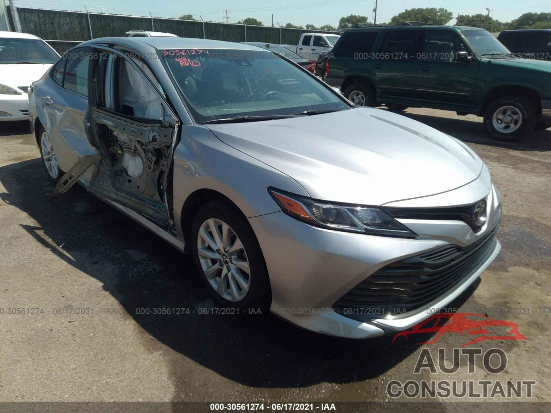 TOYOTA CAMRY 2018 - 4T1B11HK9JU011750