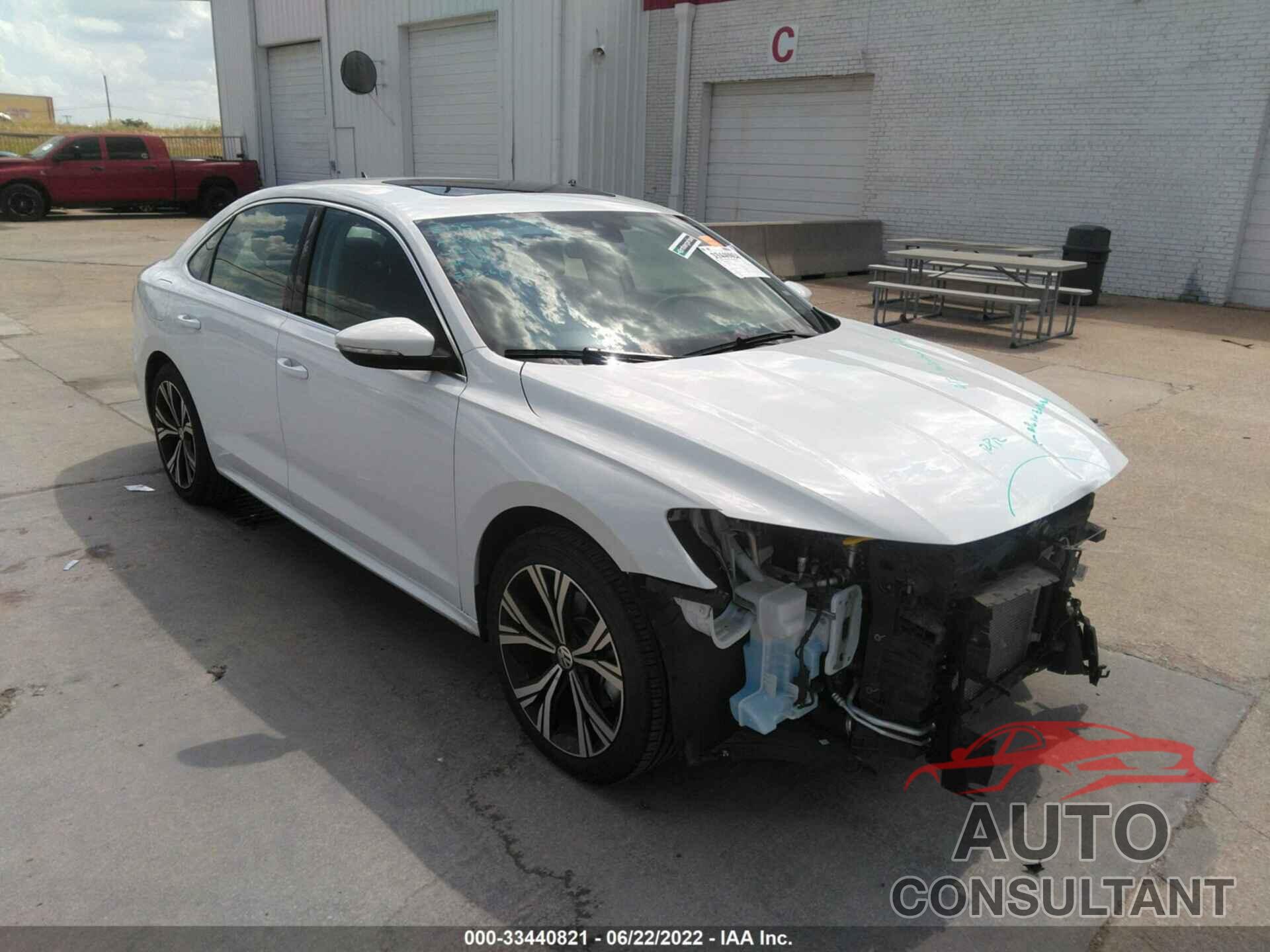 VOLKSWAGEN PASSAT 2021 - 1VWSA7A32MC014555