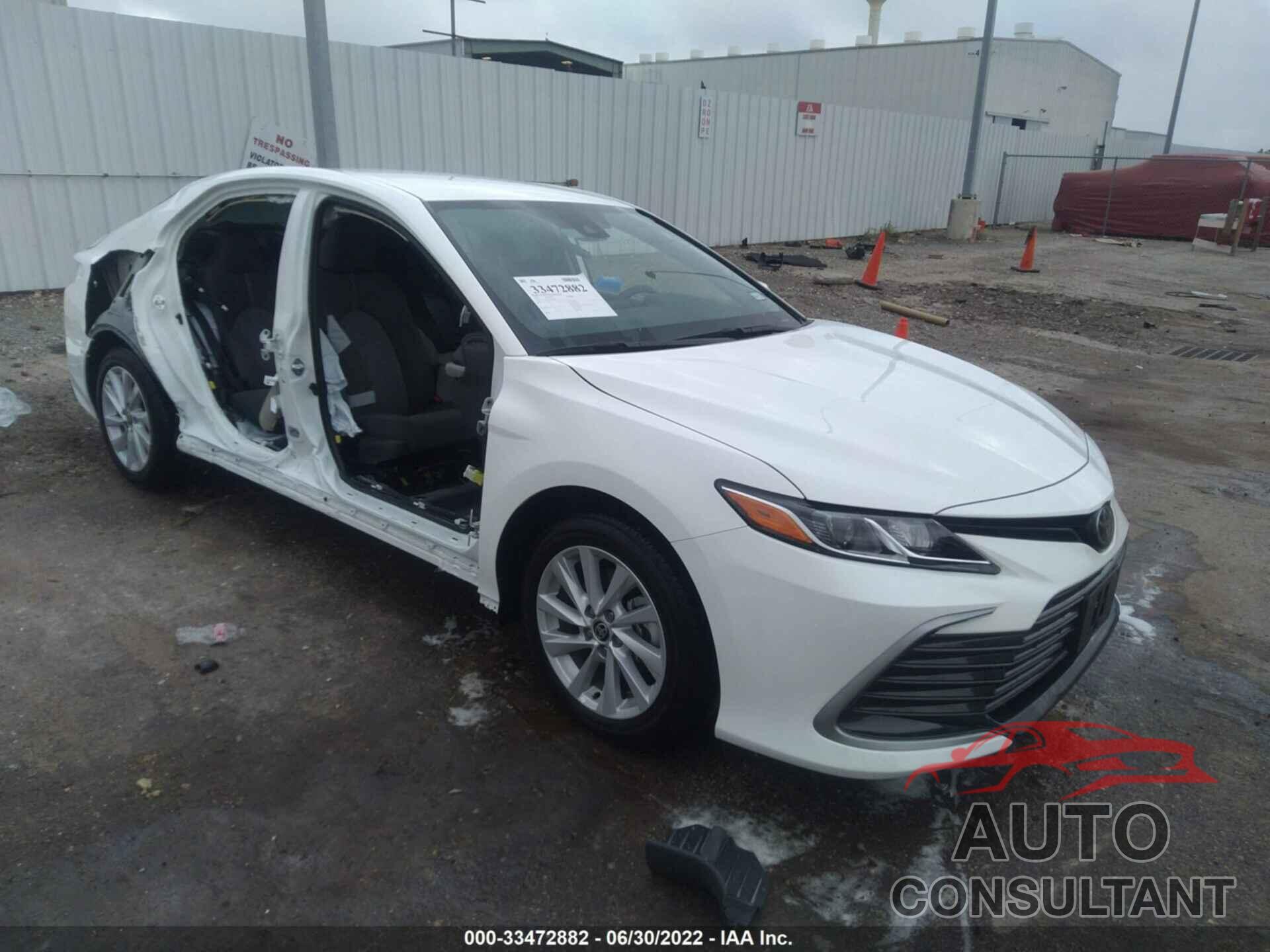 TOYOTA CAMRY 2022 - 4T1C11AK3NU001297