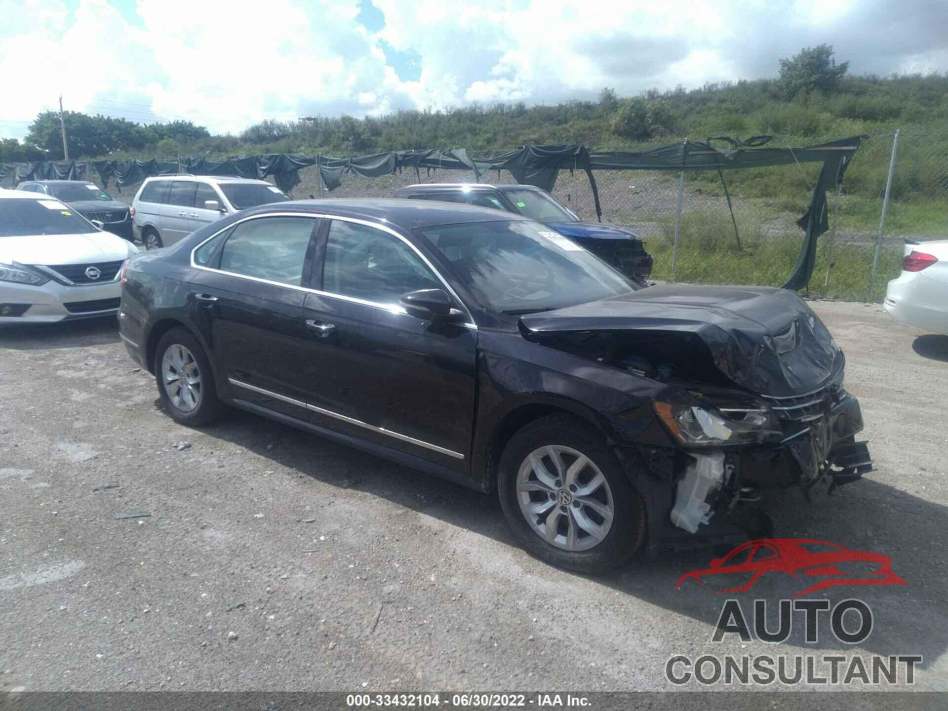 VOLKSWAGEN PASSAT 2017 - 1VWAT7A37HC009816