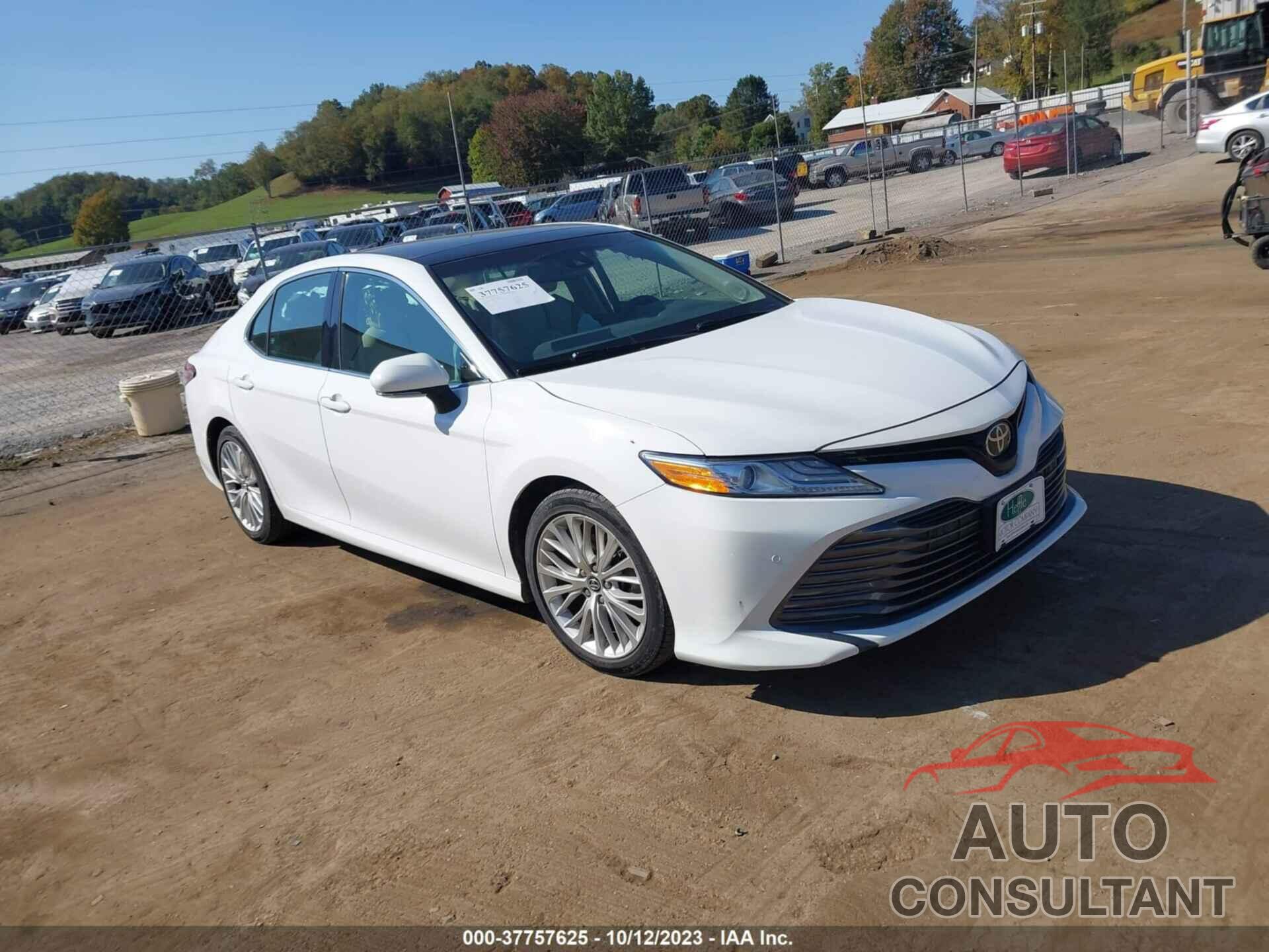 TOYOTA CAMRY 2018 - 4T1B11HK6JU044494