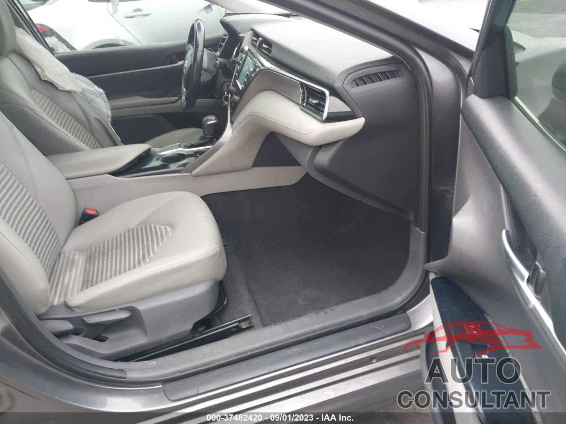 TOYOTA CAMRY 2019 - 4T1B11HK2KU165444