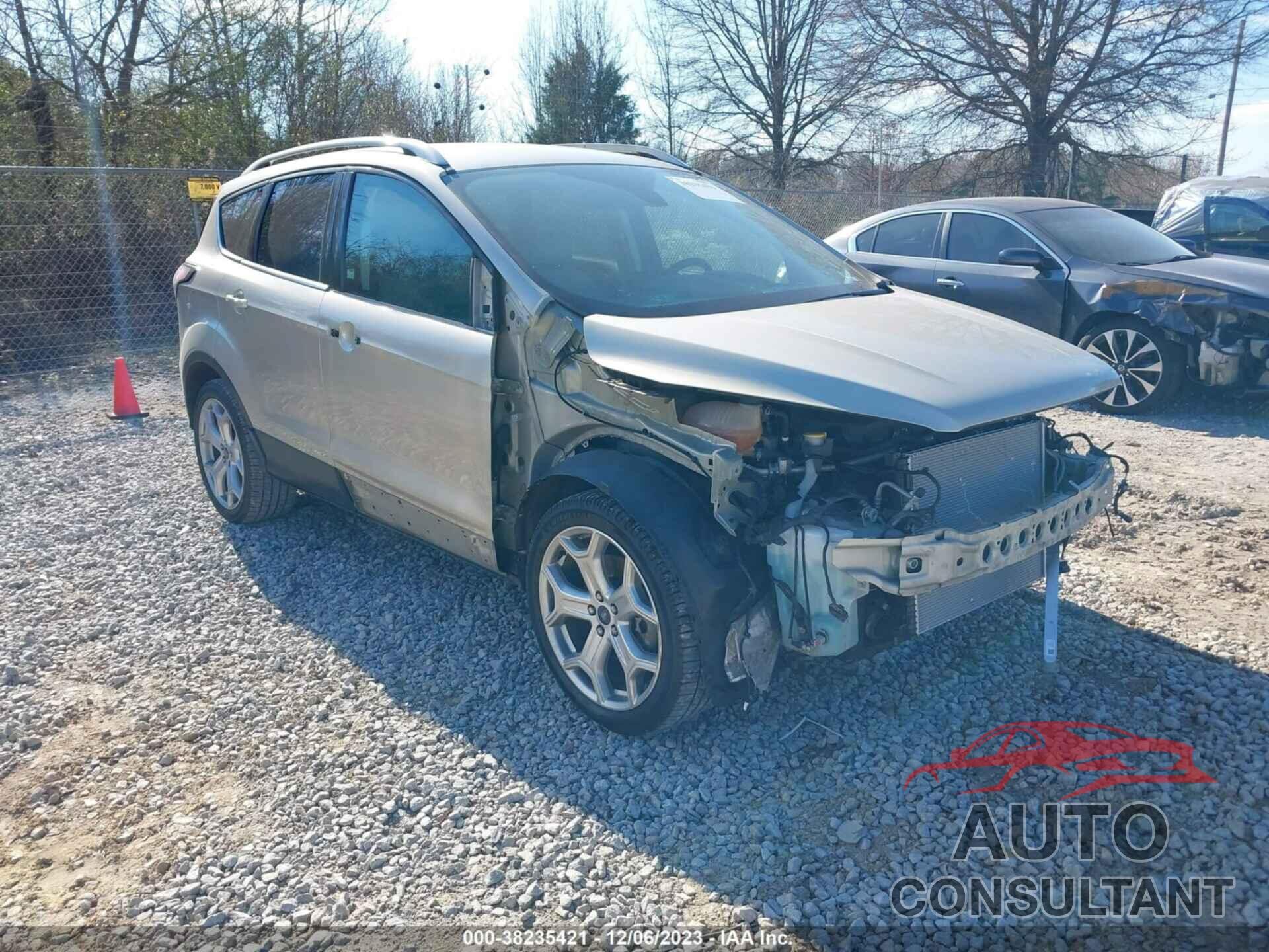 FORD ESCAPE 2017 - 1FMCU0J98HUE00905