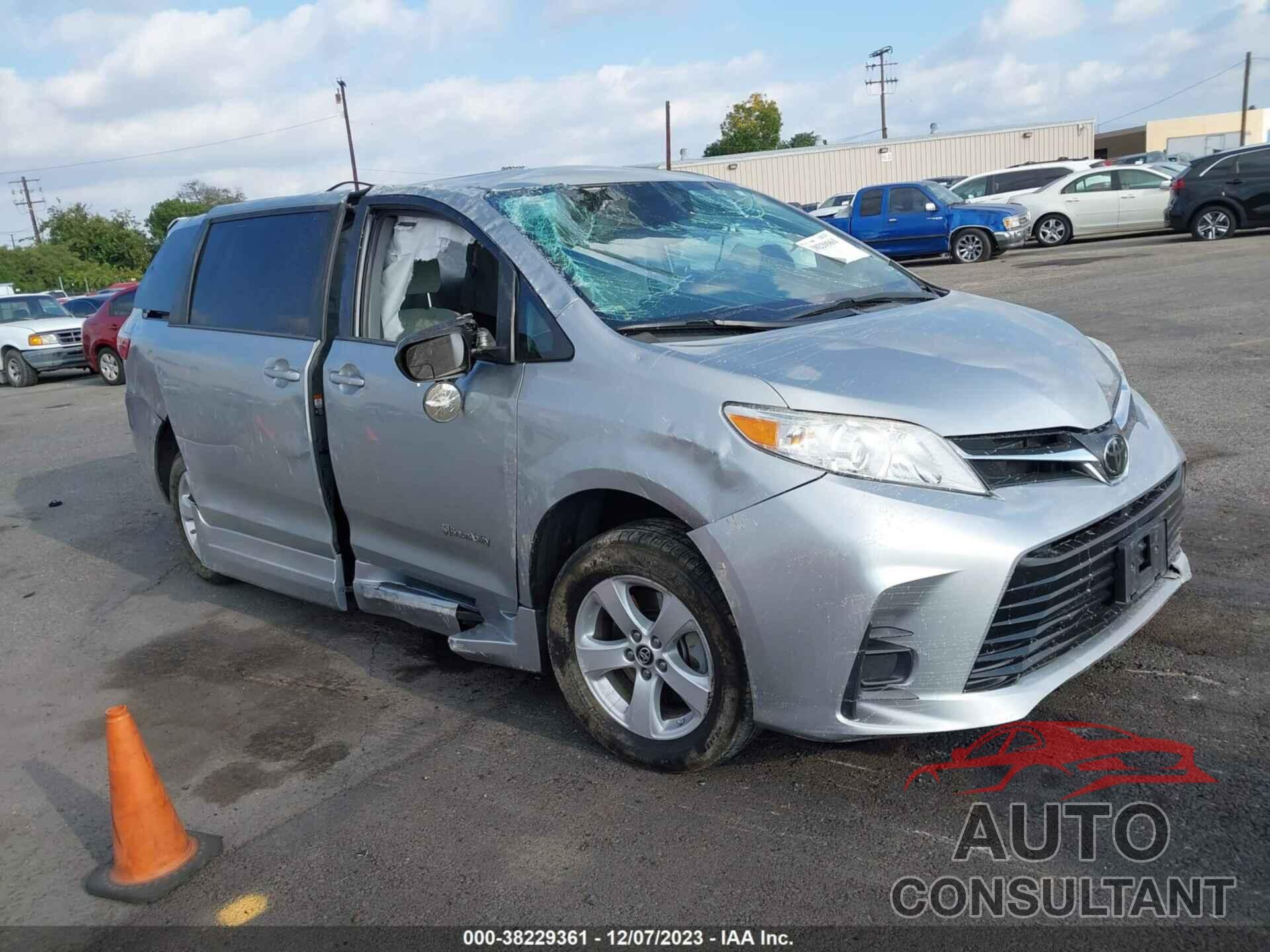 TOYOTA SIENNA 2019 - 5TDKZ3DC4KS004623