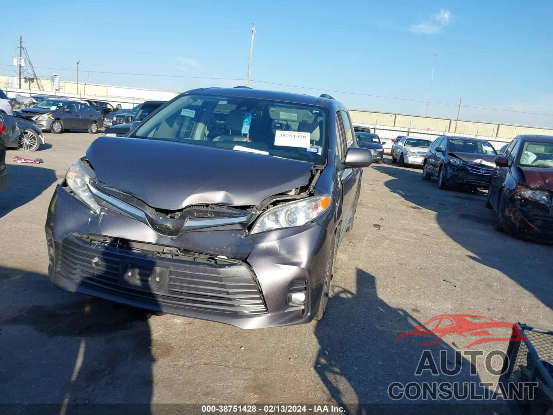 TOYOTA SIENNA 2018 - 5TDYZ3DC6JS965880